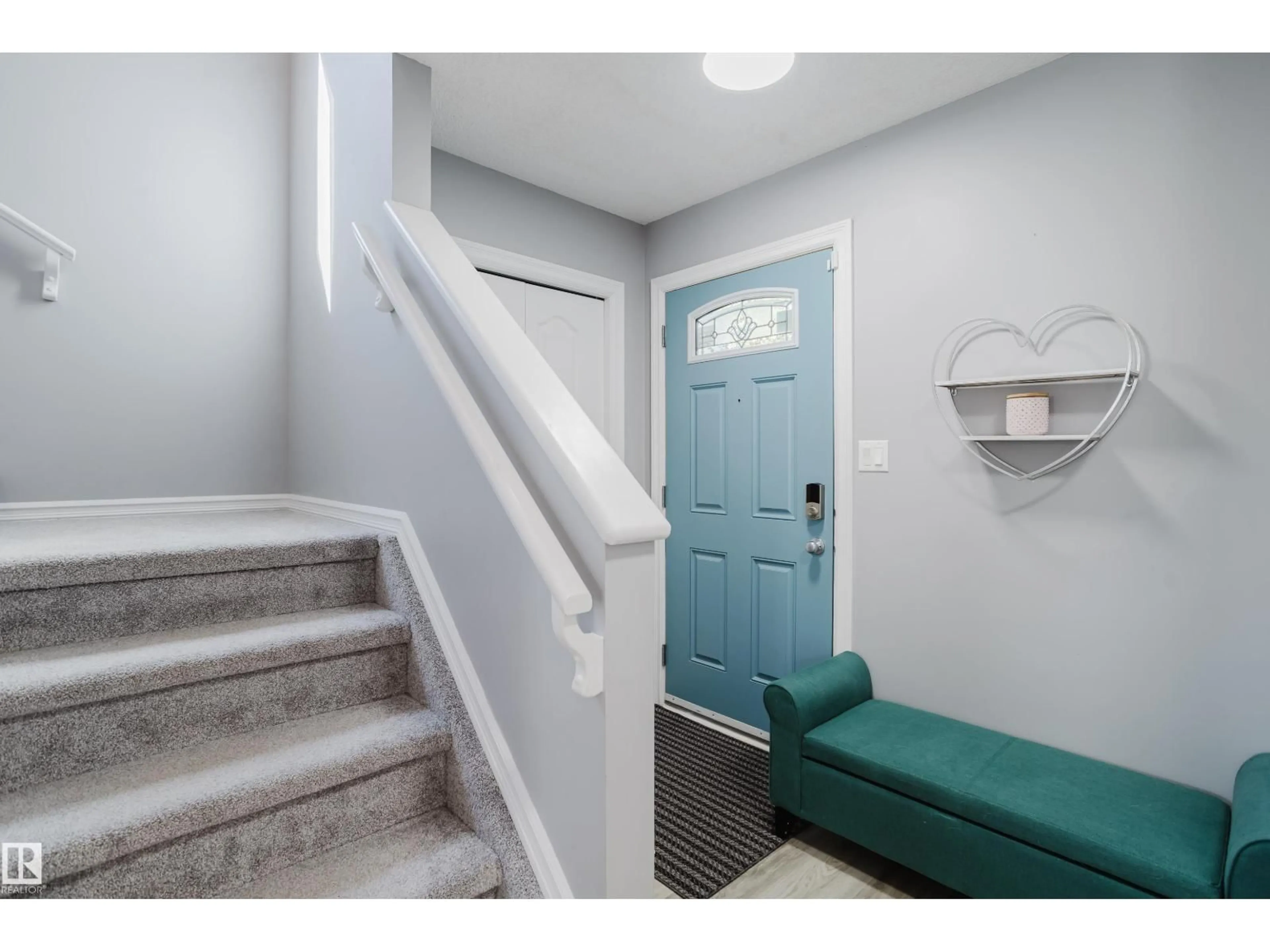Indoor entryway for SW - 8307 6 AV, Edmonton Alberta T6X1L6