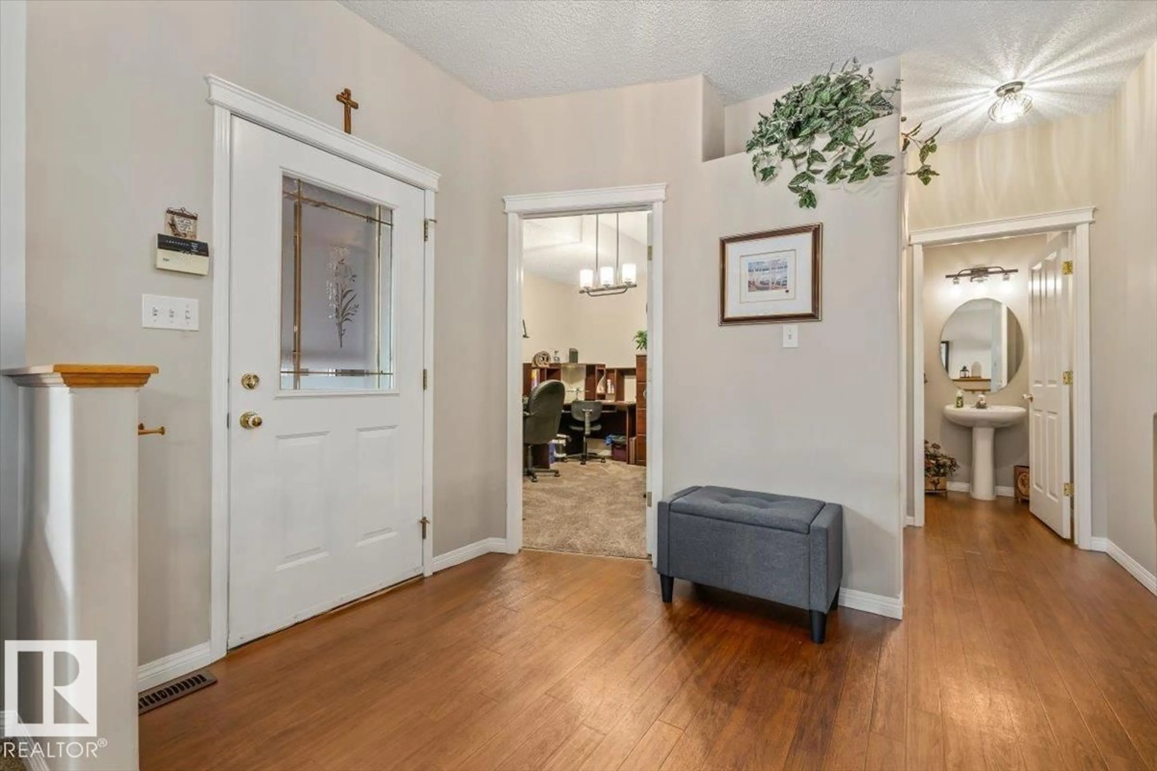 Indoor entryway for 1 LONGVIEW PL, Spruce Grove Alberta T7X3Y5