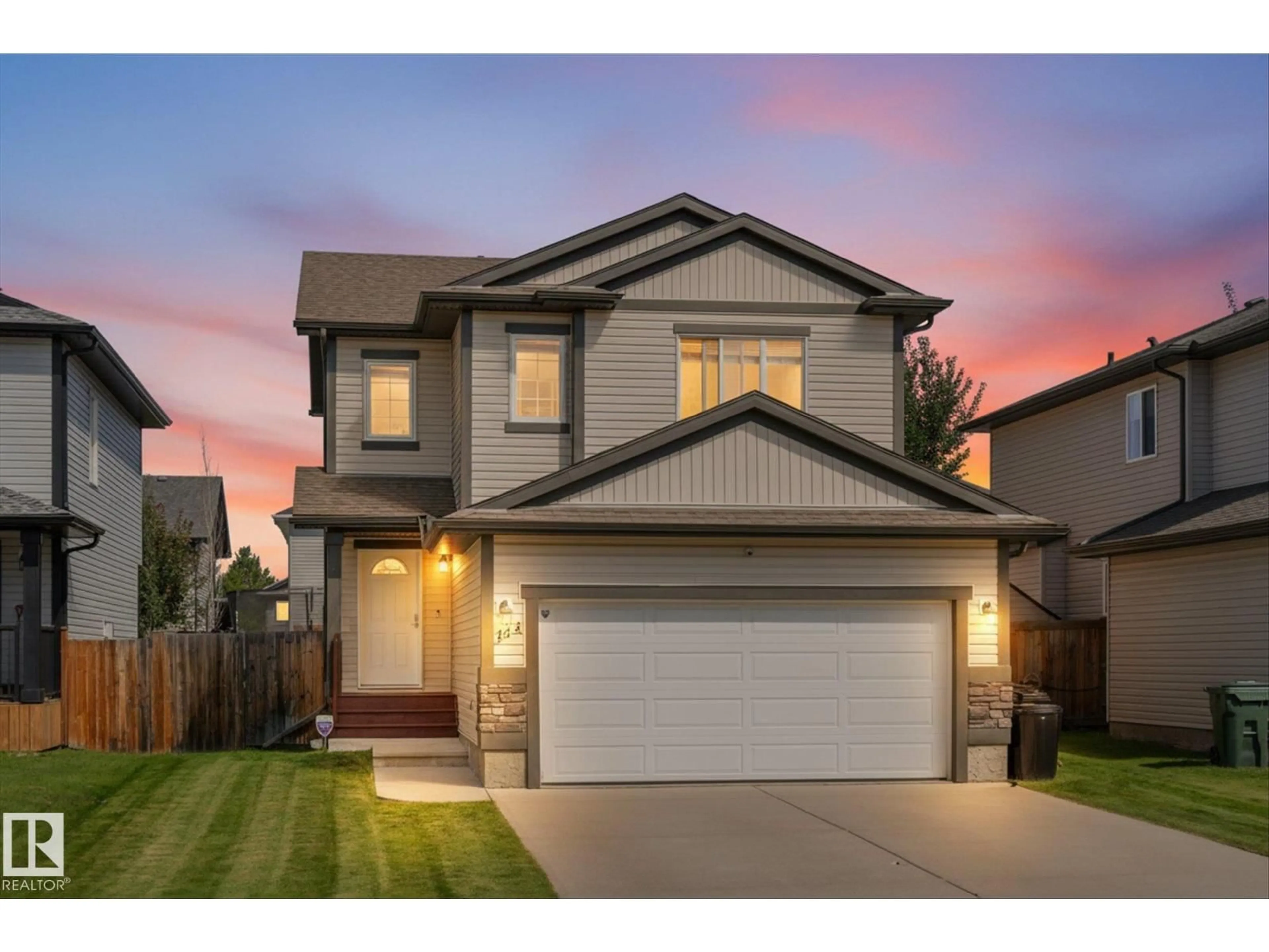 Home with vinyl exterior material, street for 114 HILLDOWNS DR, Spruce Grove Alberta T7X0J1