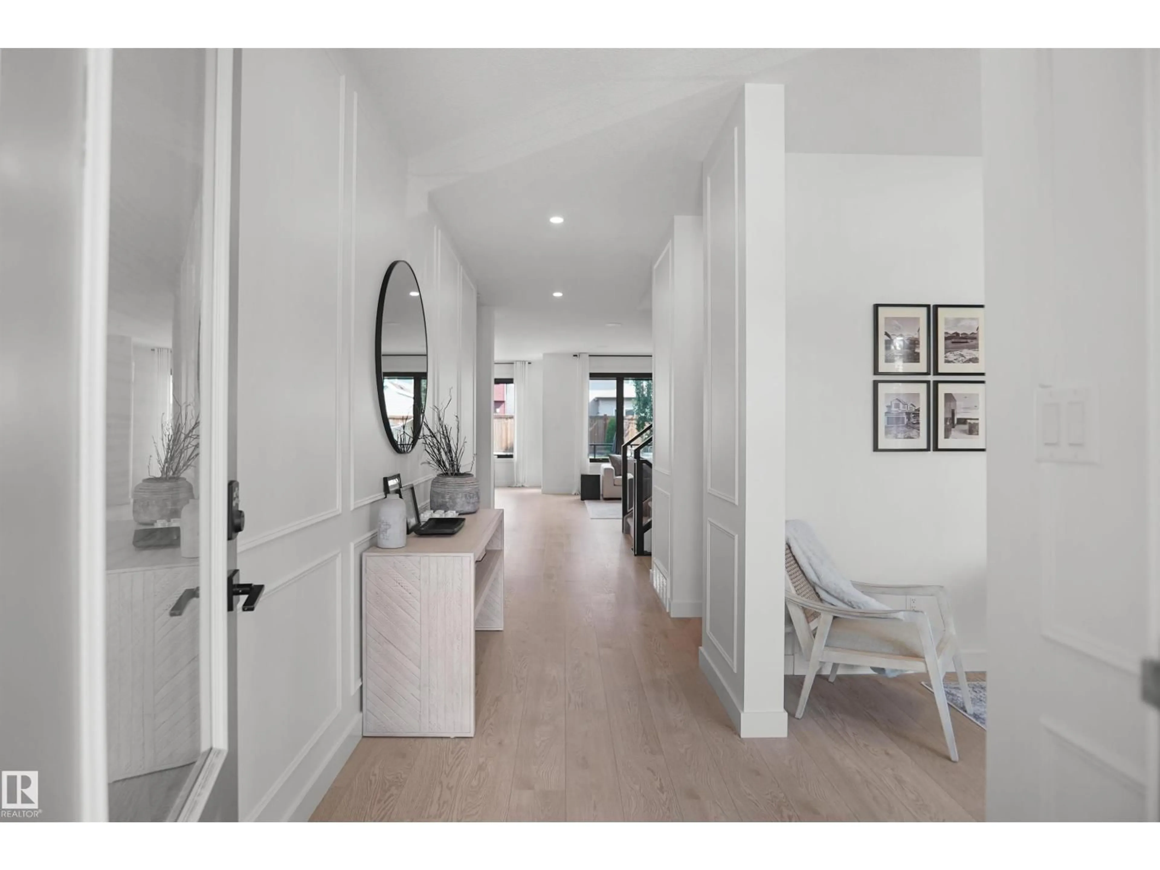 Indoor entryway for SW - 815 176 ST, Edmonton Alberta T6W2X3