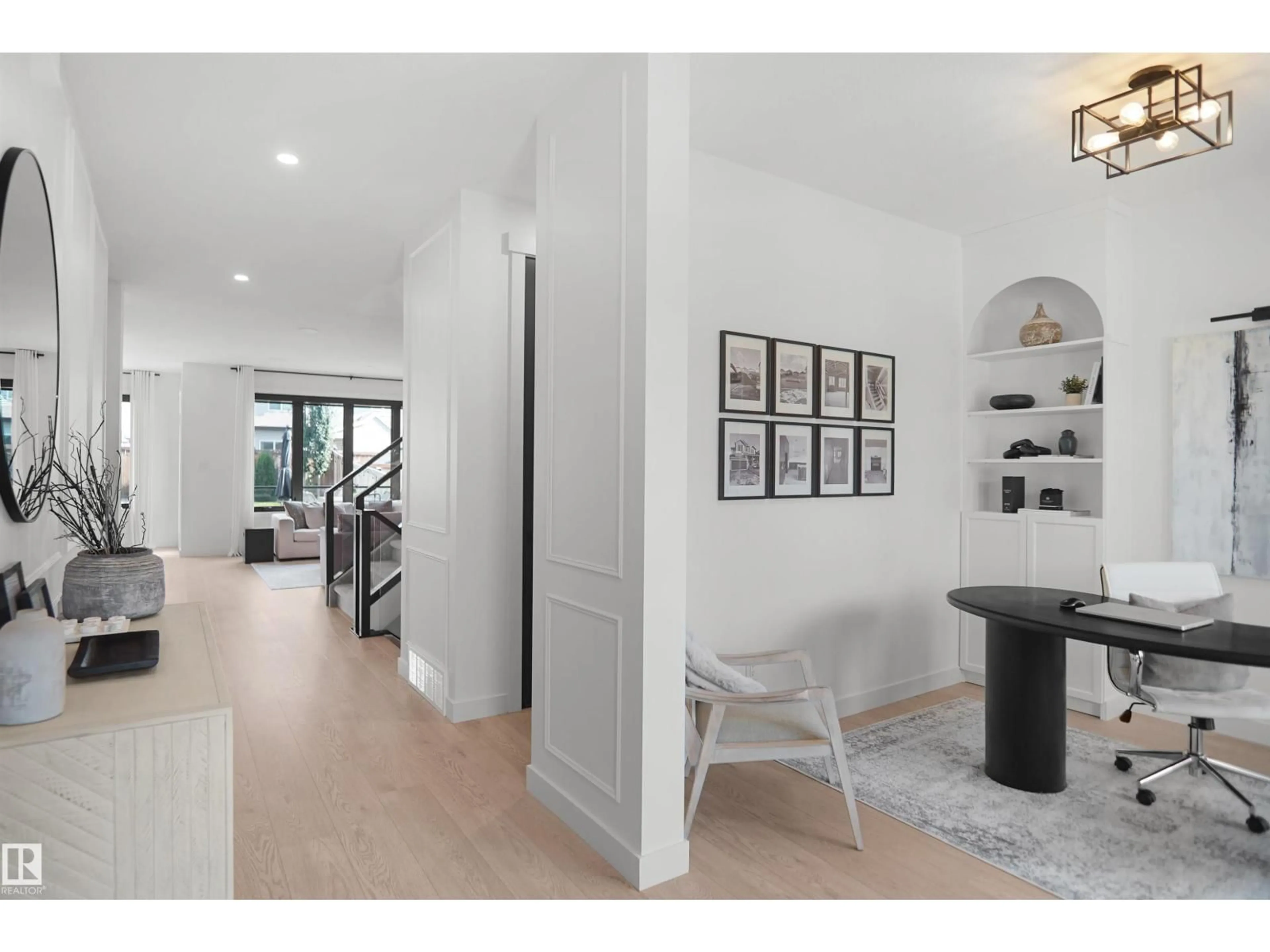 Indoor entryway for SW - 815 176 ST, Edmonton Alberta T6W2X3