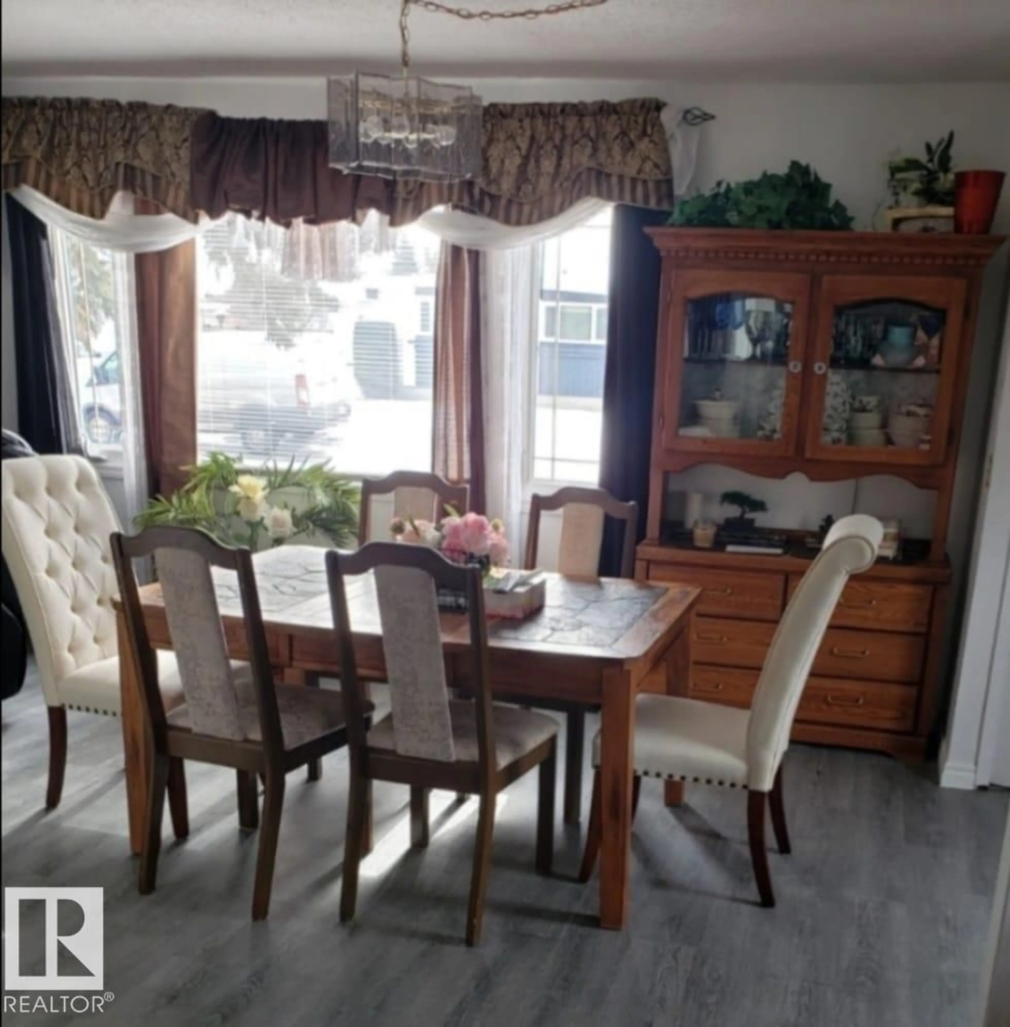Dining room, wood/laminate floor for 11440 144 AV, Edmonton Alberta T5X1L8
