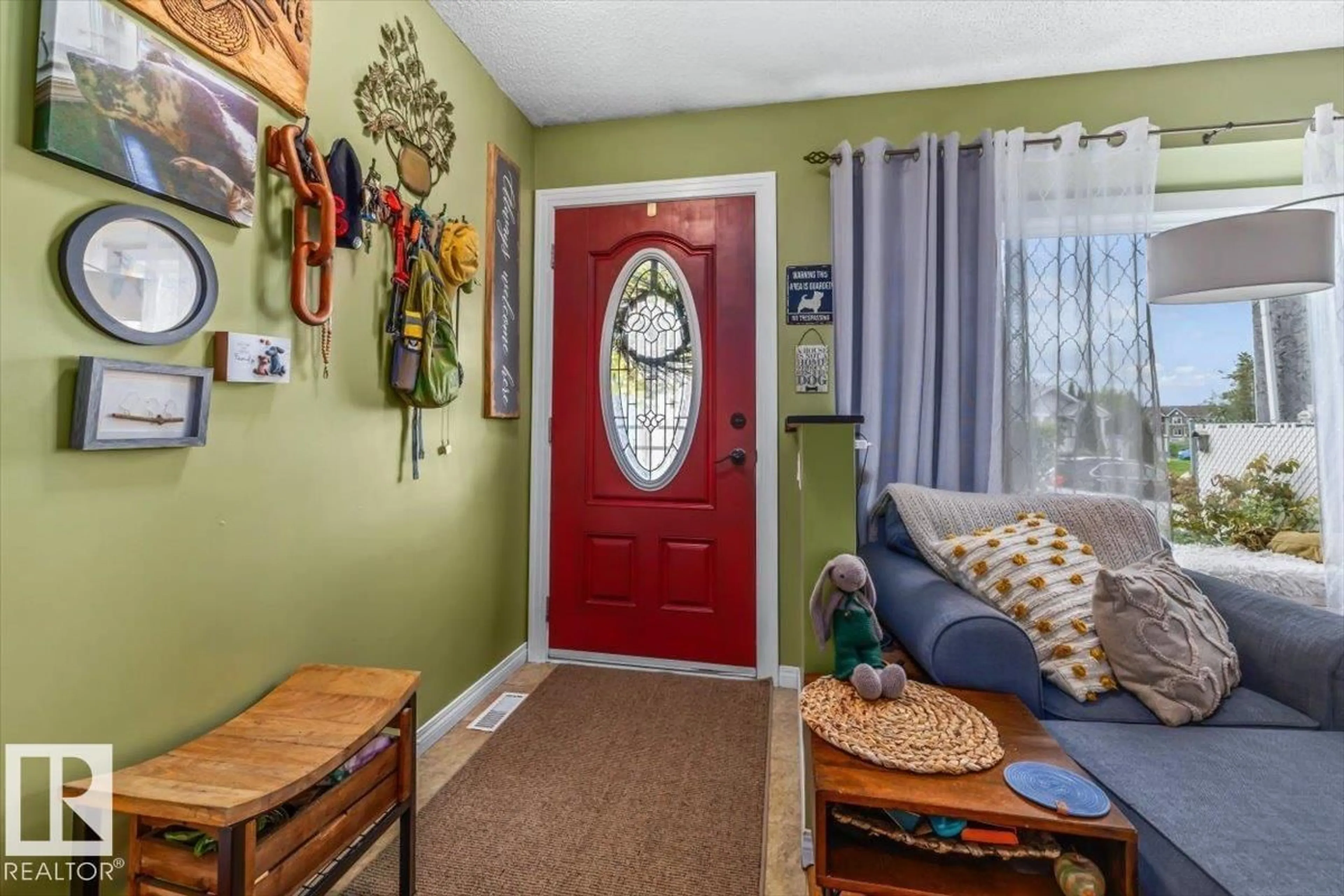 Indoor entryway for 14516 37 ST, Edmonton Alberta T5Y2K2