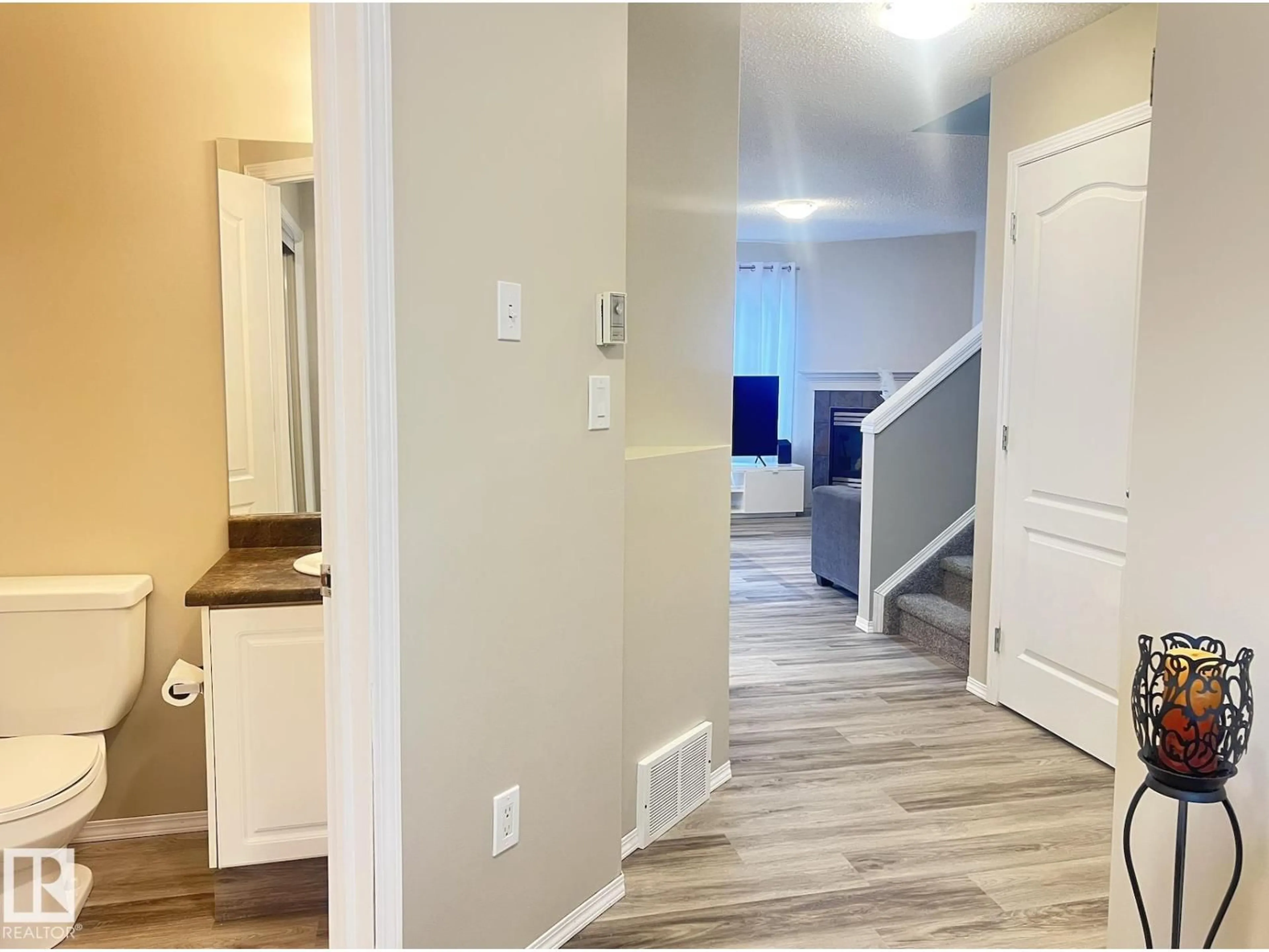 Indoor entryway for 122 5001 62 ST, Beaumont Alberta T4X0C7