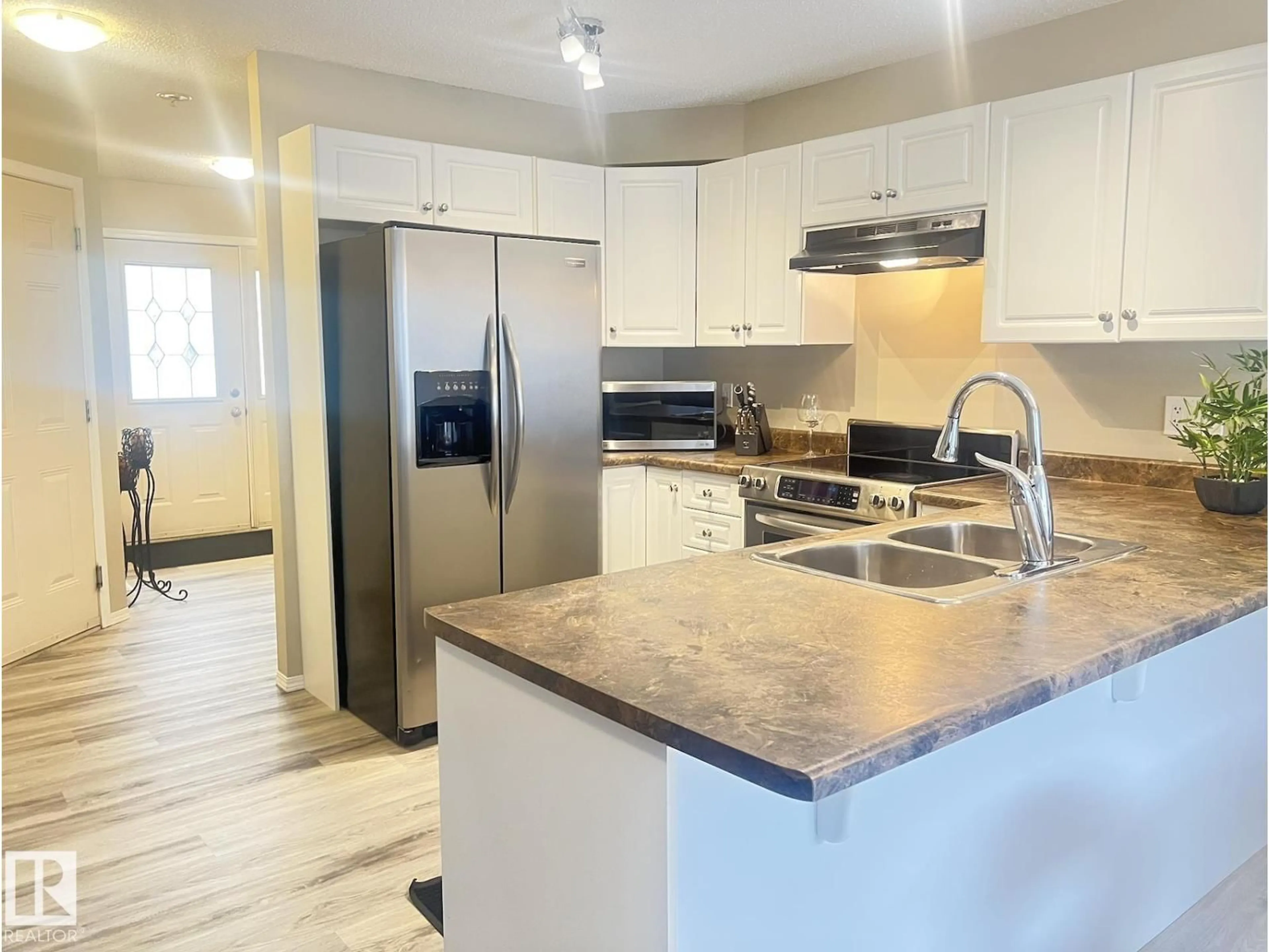 Open concept kitchen, unknown for 122 5001 62 ST, Beaumont Alberta T4X0C7