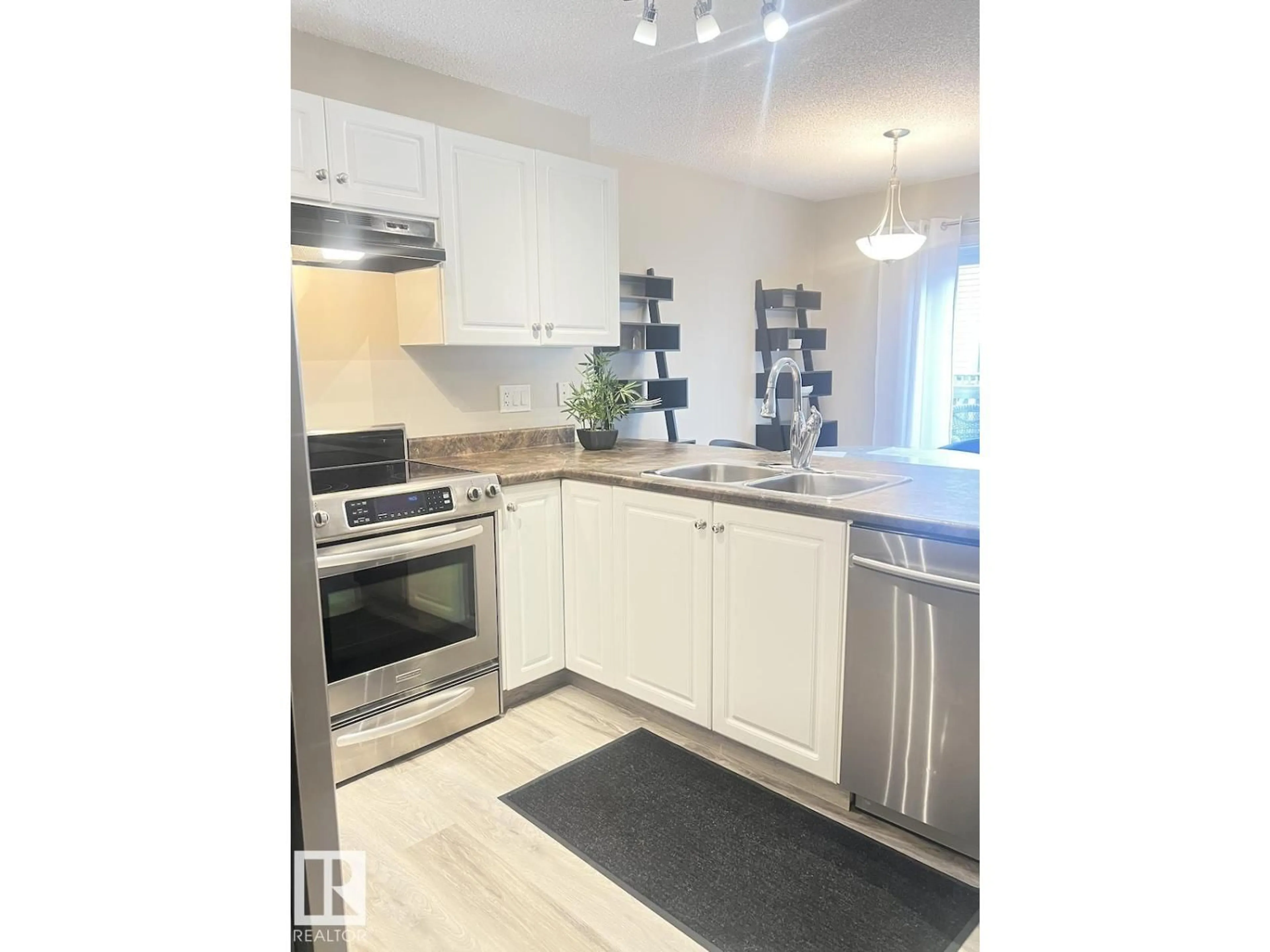 Open concept kitchen, unknown for 122 5001 62 ST, Beaumont Alberta T4X0C7