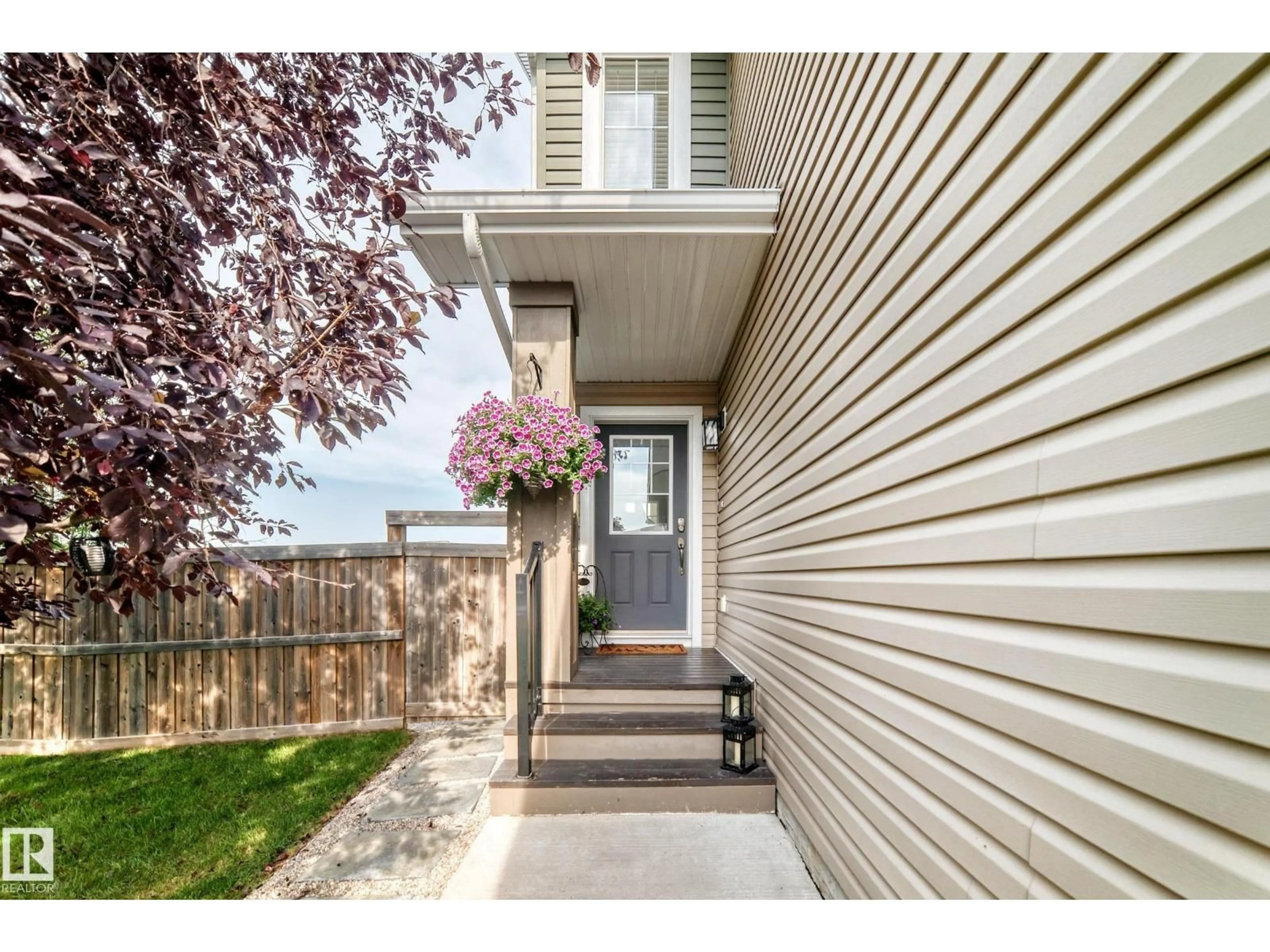 Indoor entryway for 119 CATALINA CO, Fort Saskatchewan Alberta T8L0K6