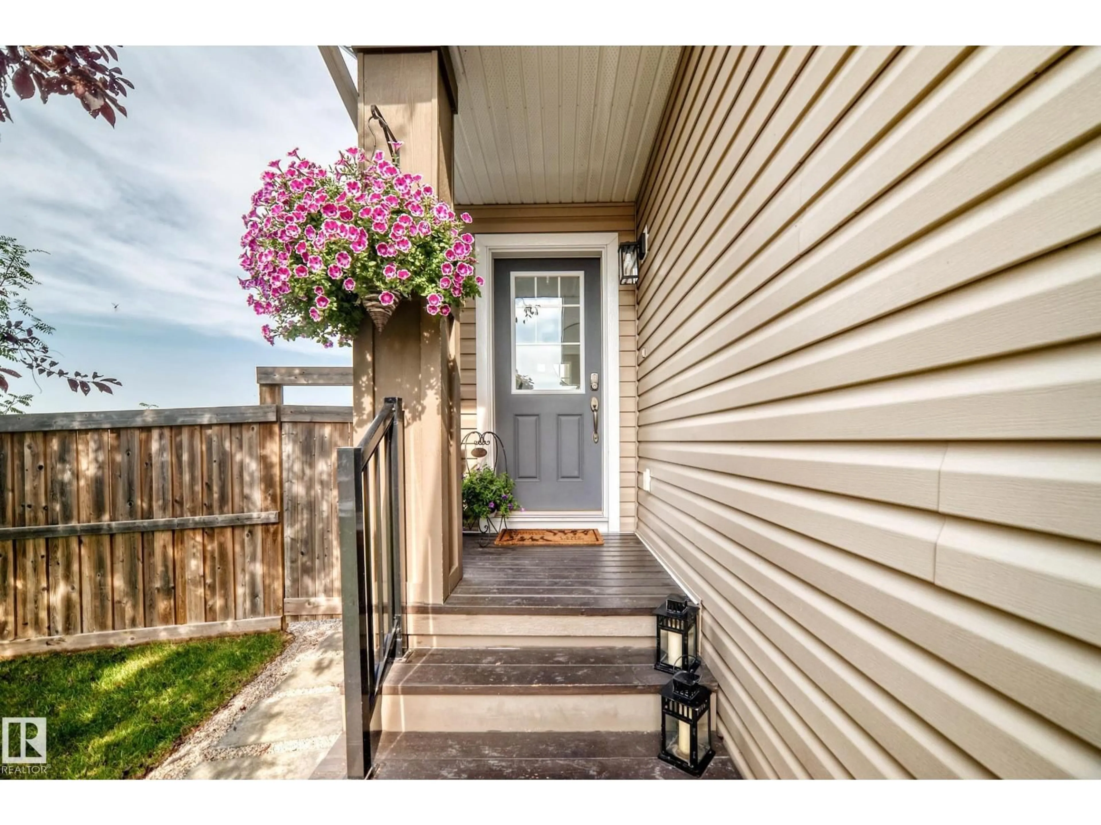 Indoor entryway for 119 CATALINA CO, Fort Saskatchewan Alberta T8L0K6