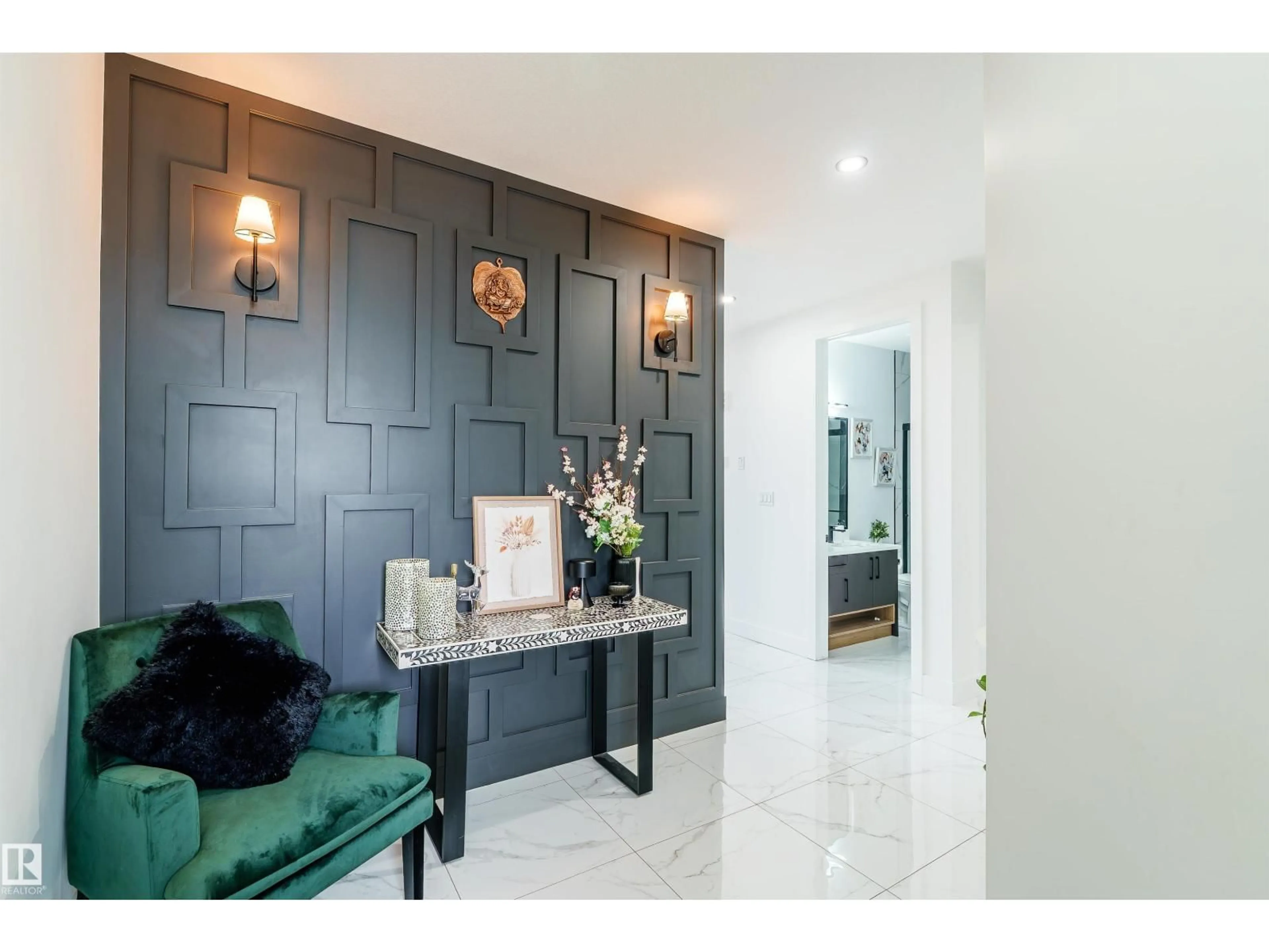Indoor entryway for 219 28 ST, Edmonton Alberta T6X3E4