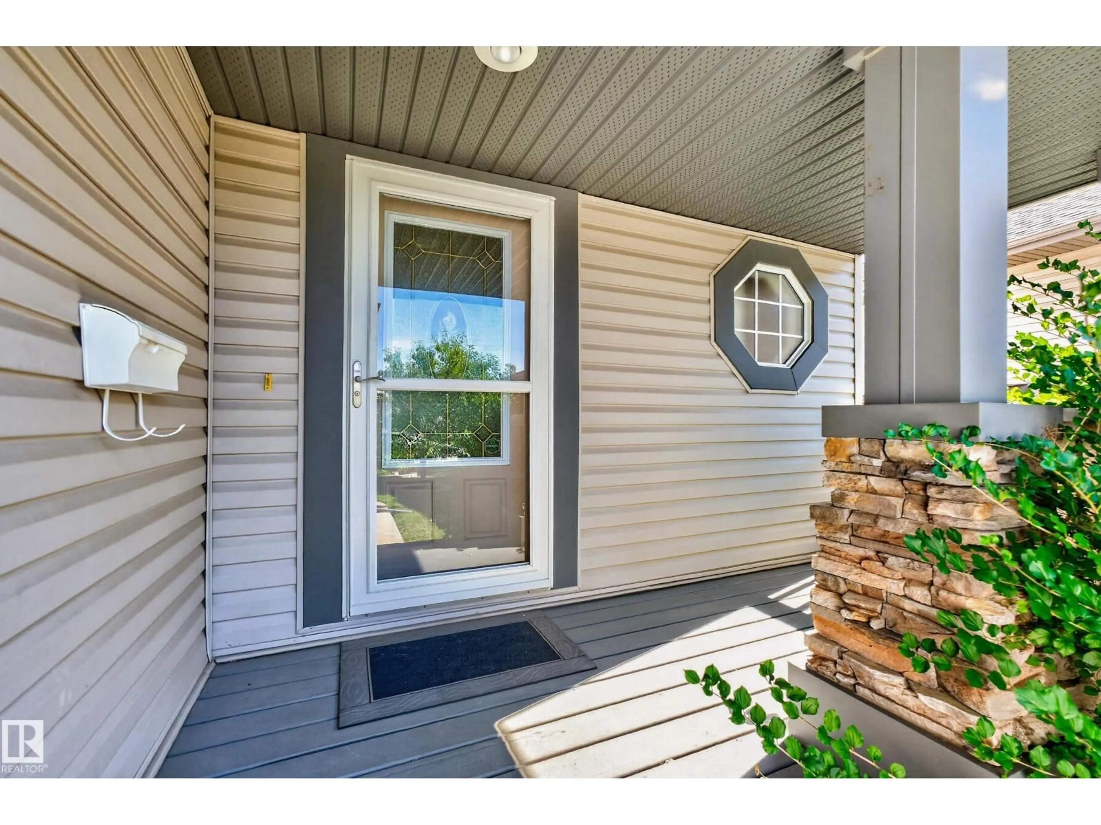 Indoor entryway for 58 CARSON DR, Sherwood Park Alberta T8H2K3