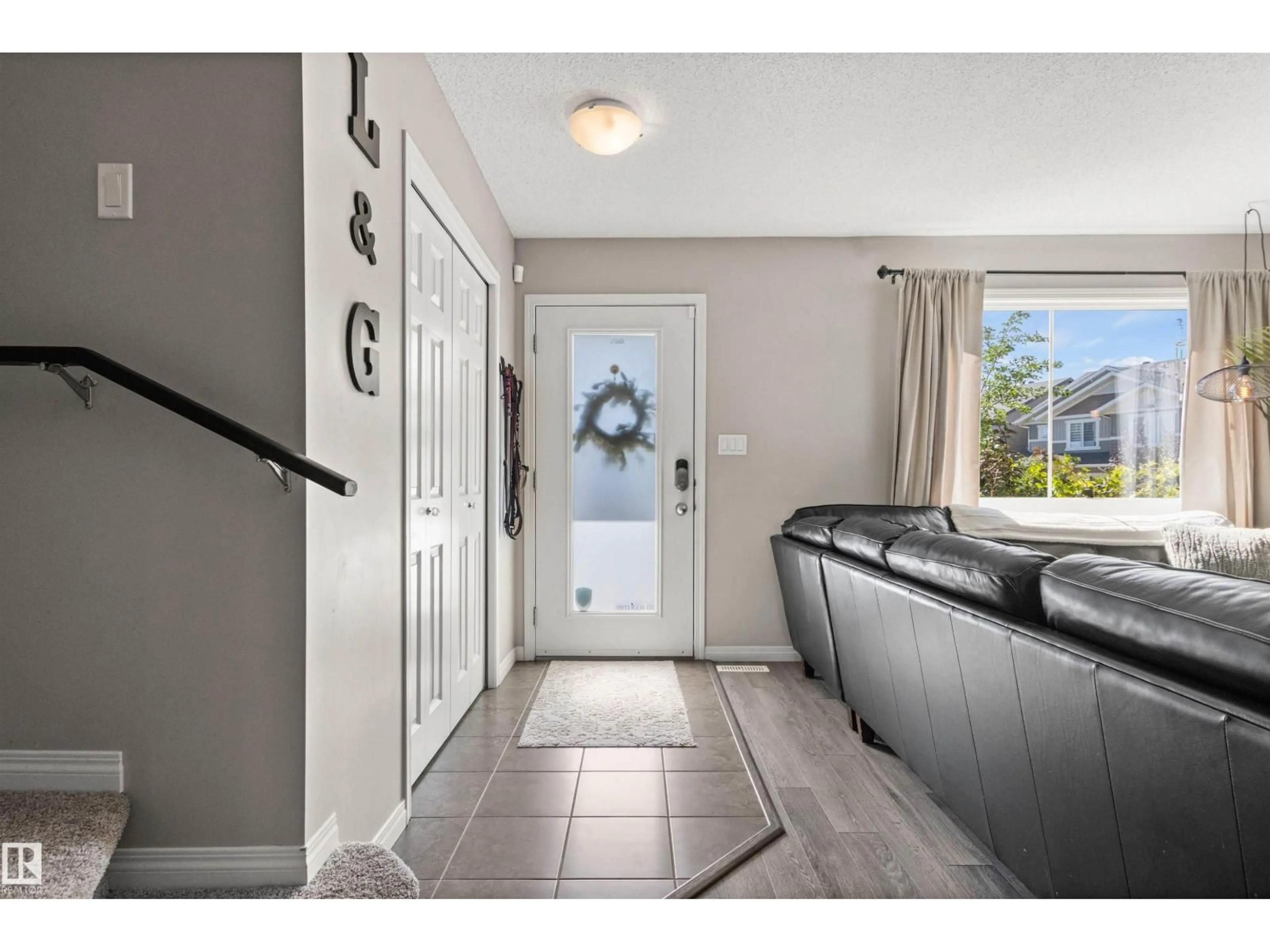 Indoor entryway for LI SW - 4306 PROWSE LINK, Edmonton Alberta T6W3A7
