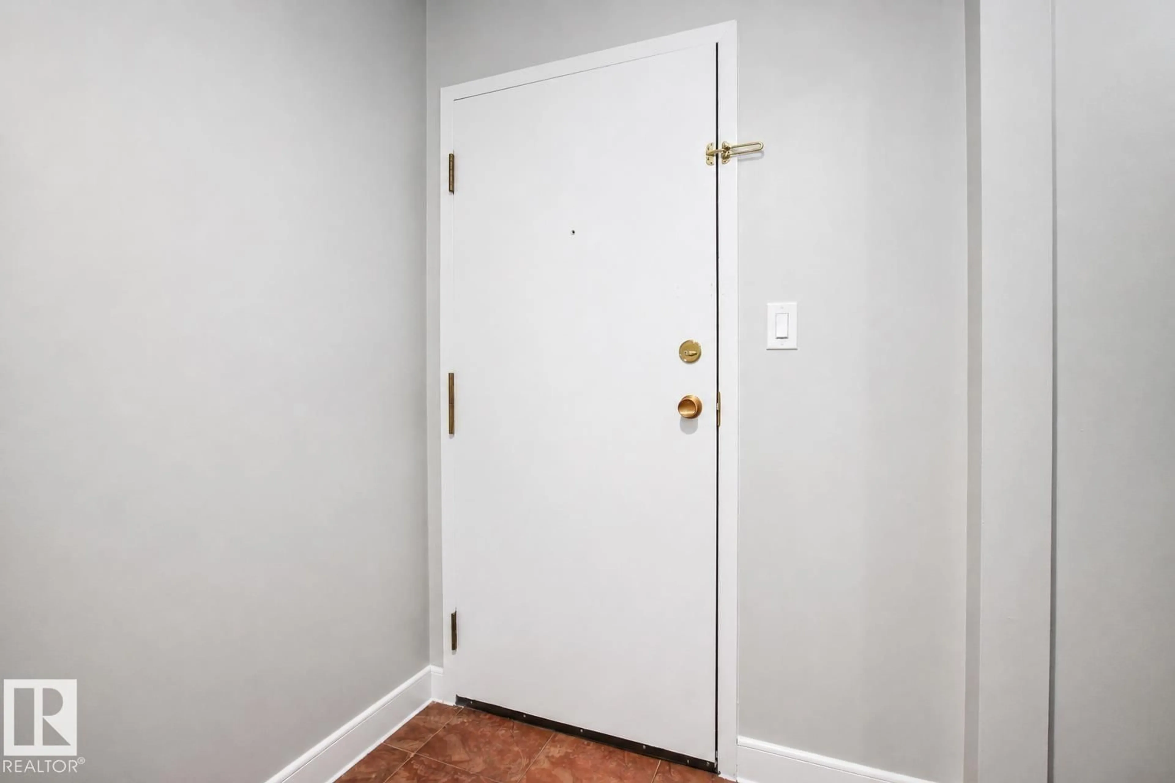 Indoor entryway for #203 - 2624 MILL WOODS RD E, Edmonton Alberta T6L5K7