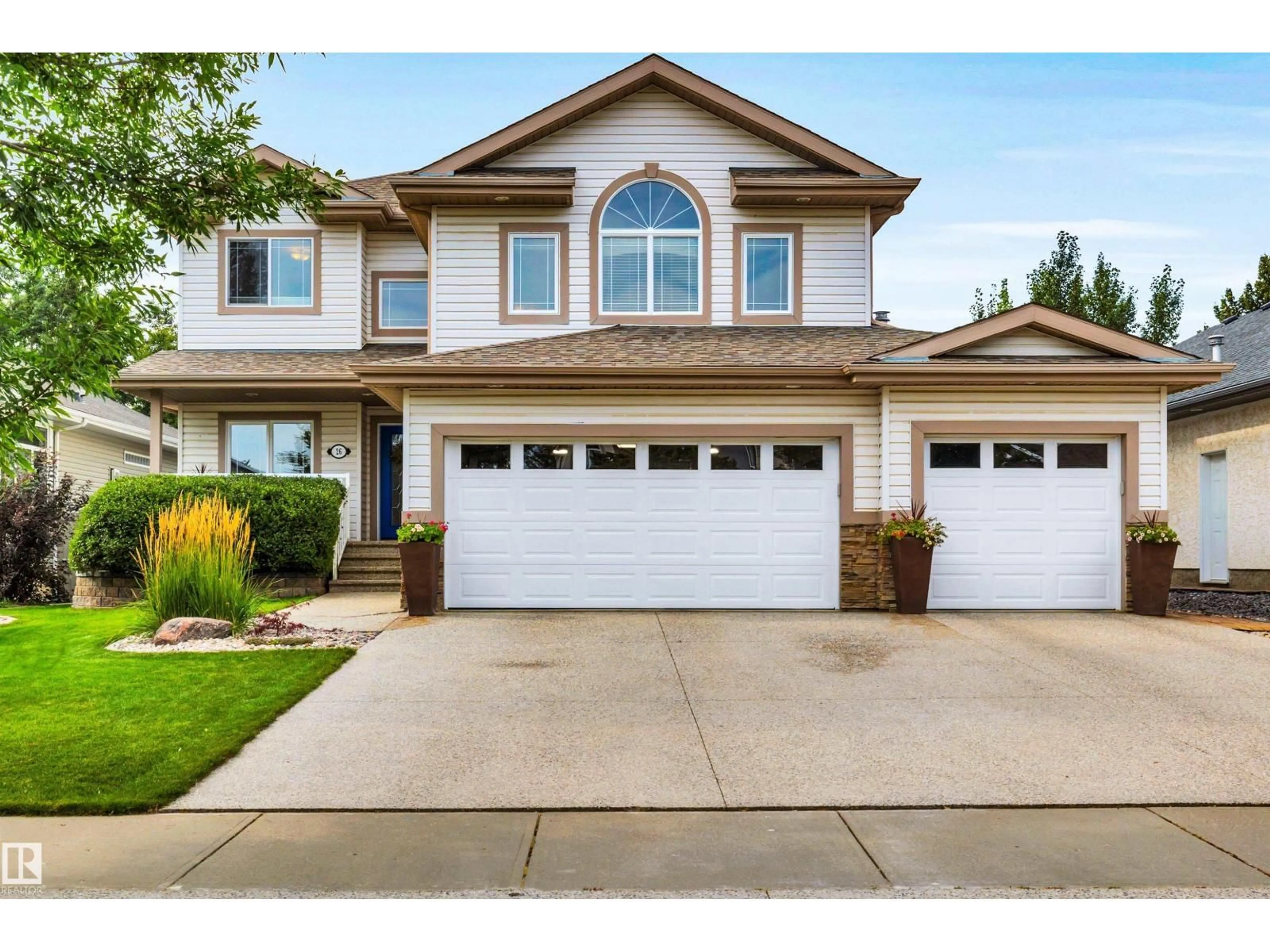 Home with vinyl exterior material, street for 26 EASTPARK DR, St. Albert Alberta T8N6Z5
