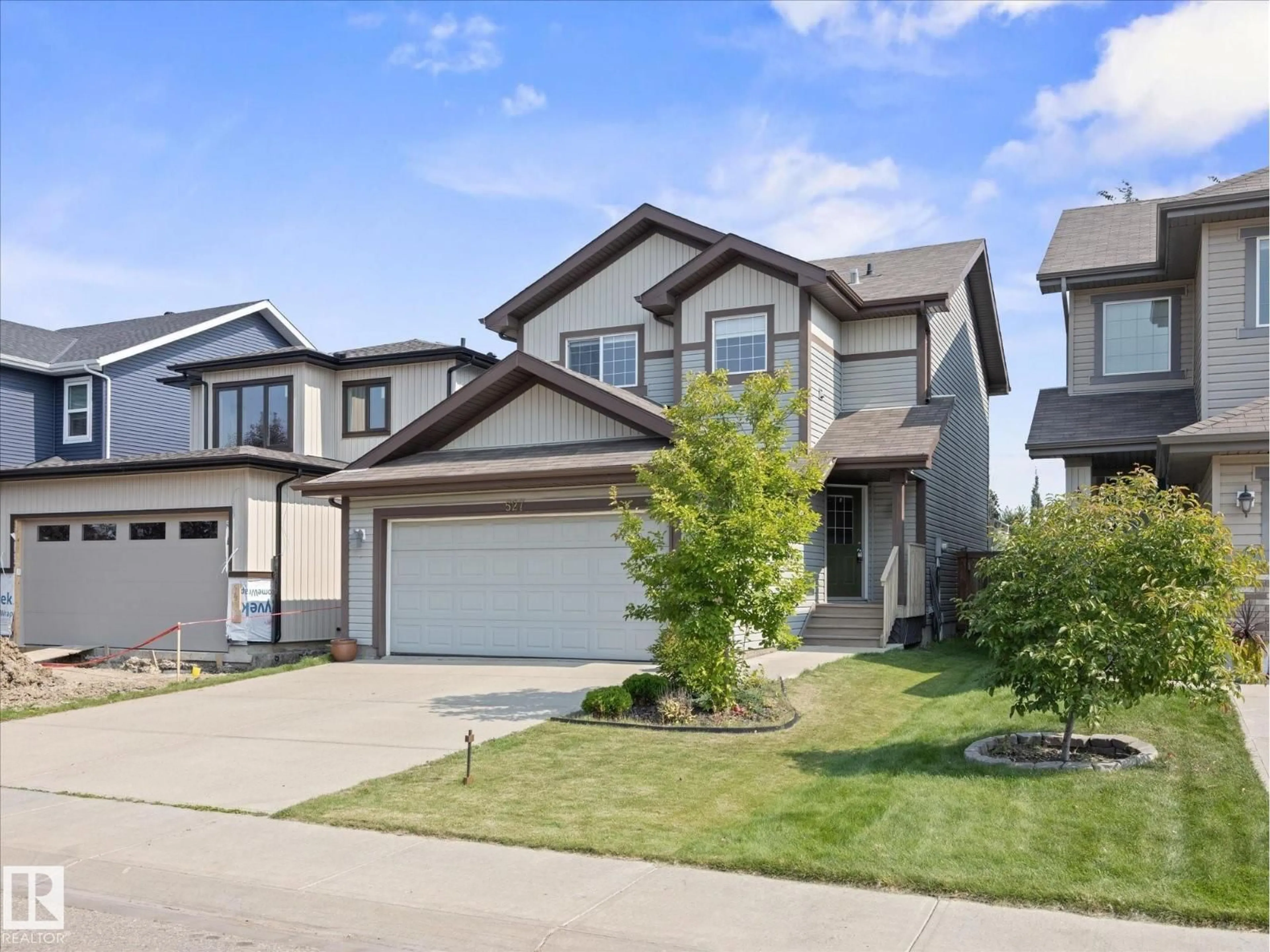 Home with vinyl exterior material, street for SW - 527 171 ST, Edmonton Alberta T6W2A4