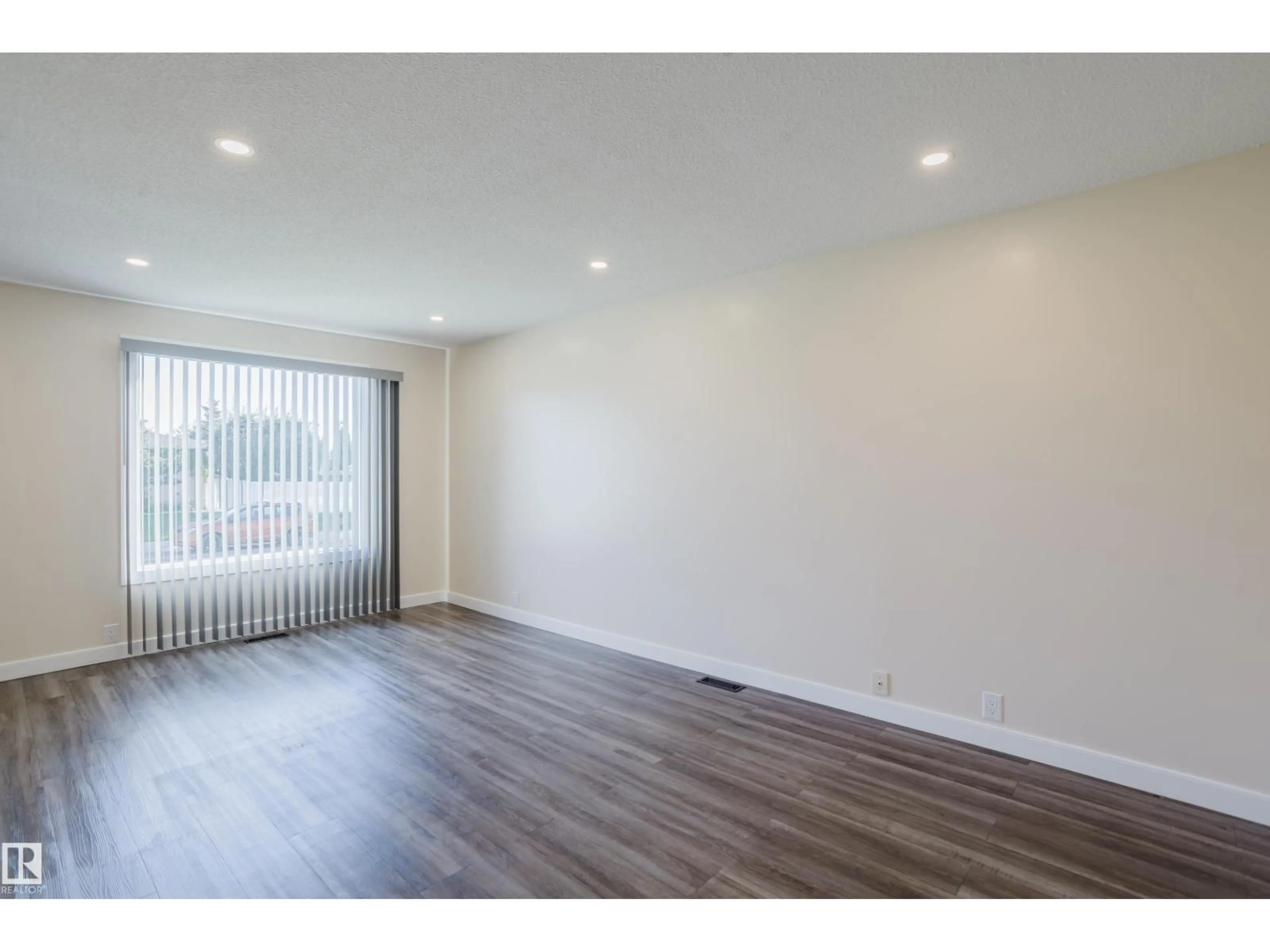 A pic of a room for 36 HARROW CIRCLE CI, Edmonton Alberta T5A2S5