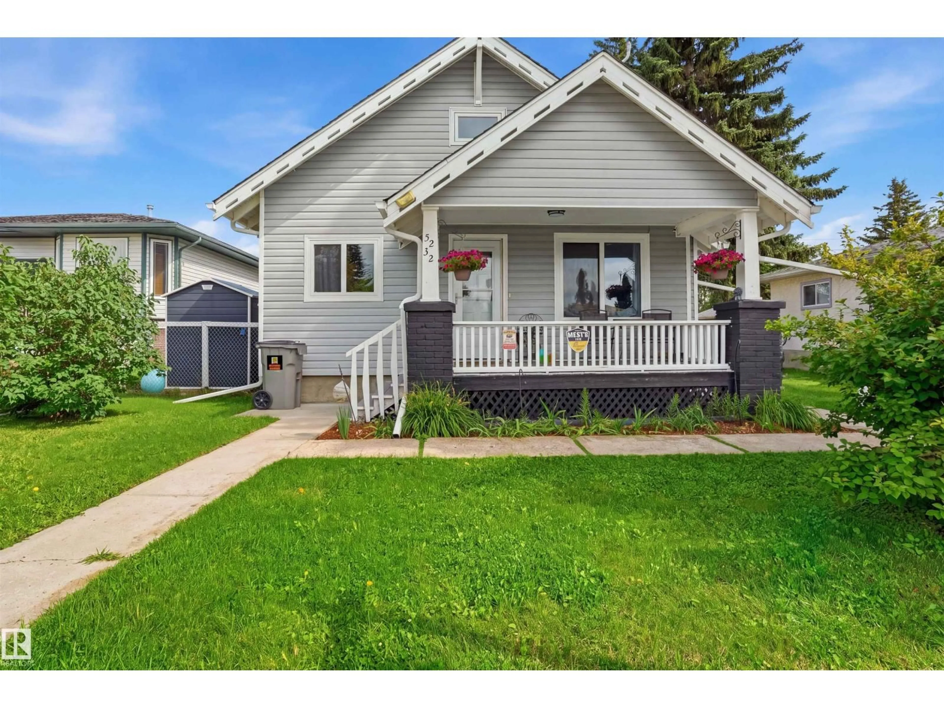 Home with vinyl exterior material, street for 5232 51 AV, Mundare Alberta T0B3H0
