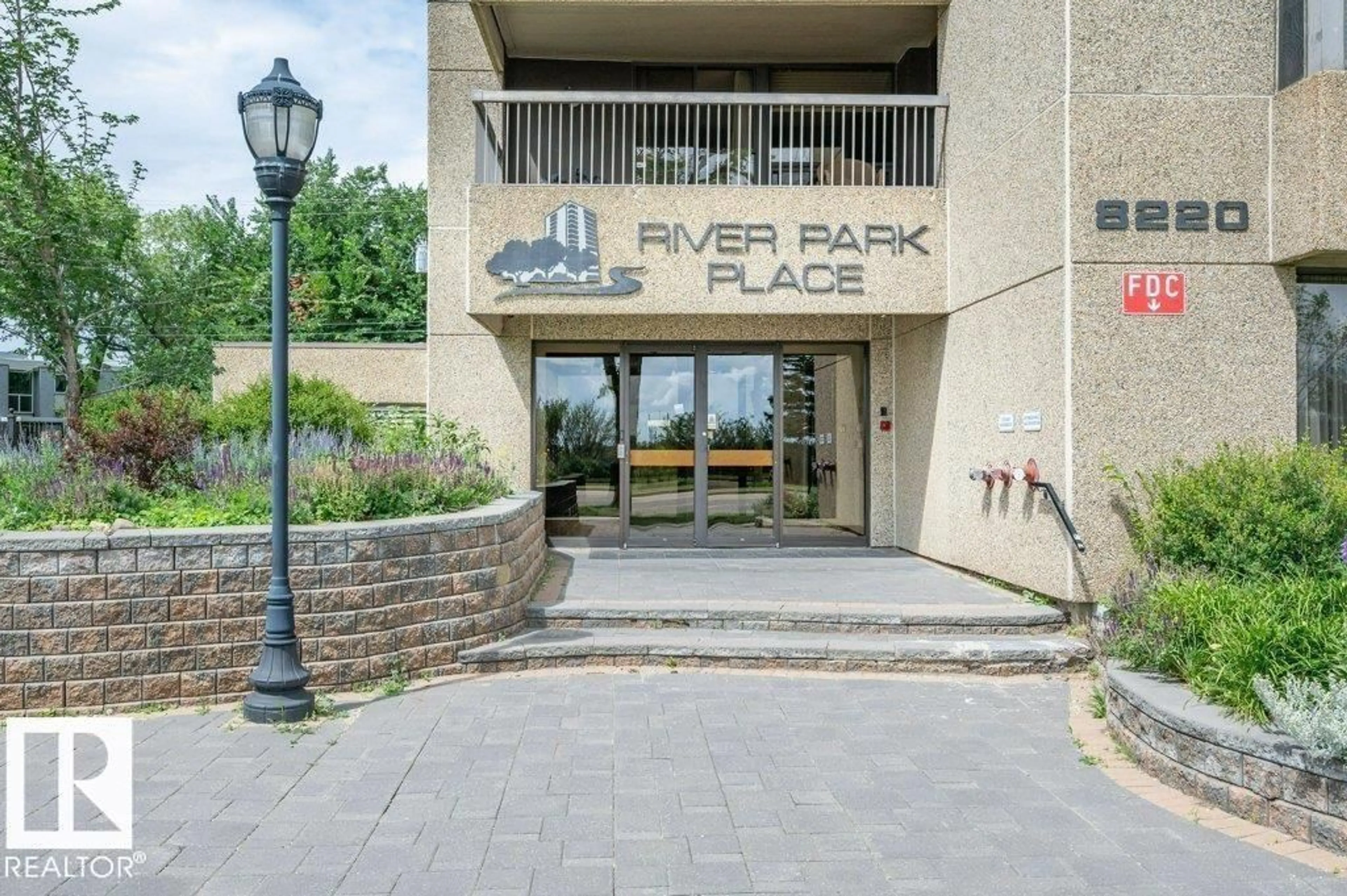 Indoor foyer for 904 - 8220 JASPER AV, Edmonton Alberta T5H4B6