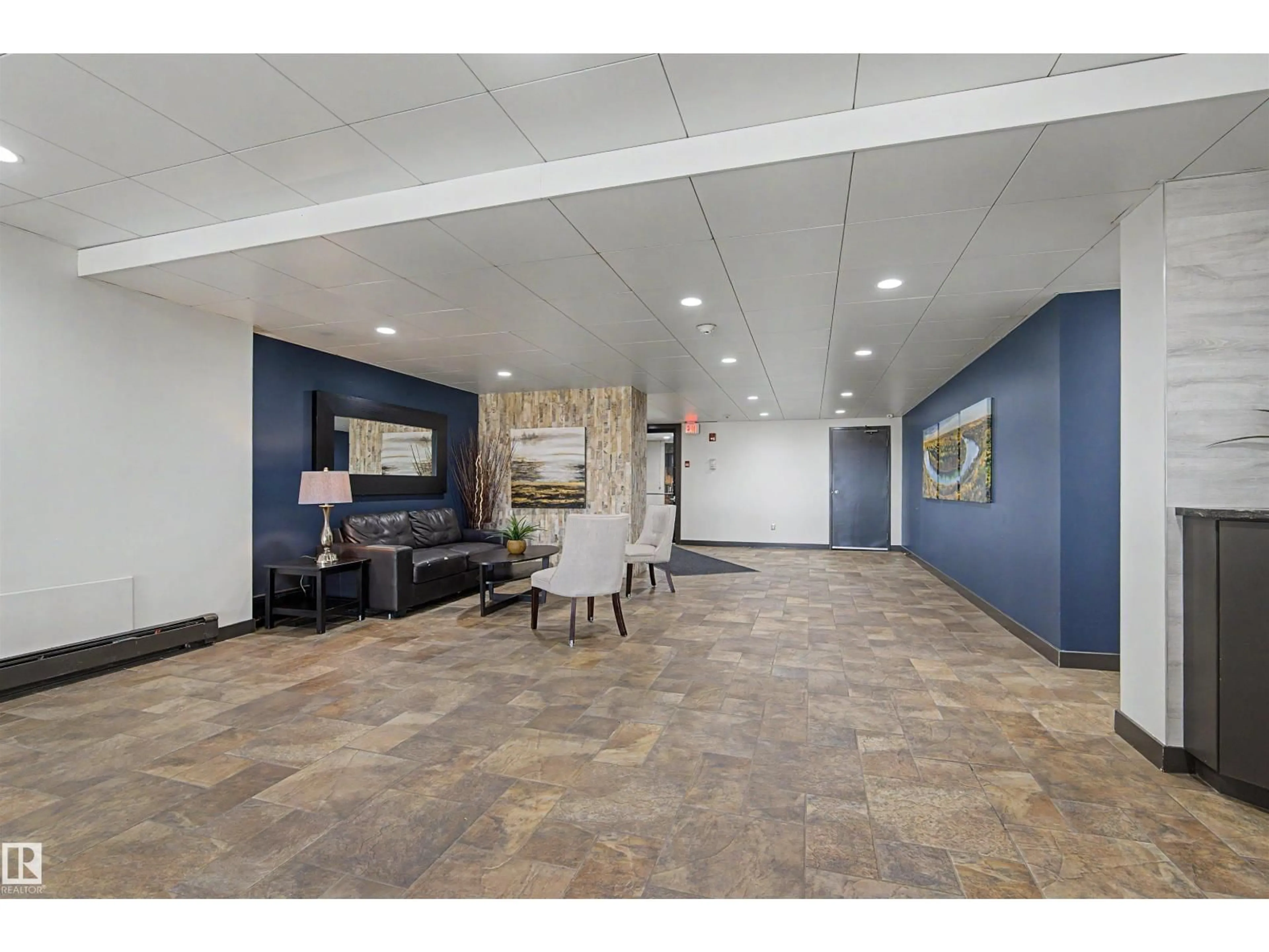 Indoor foyer for 904 - 8220 JASPER AV, Edmonton Alberta T5H4B6