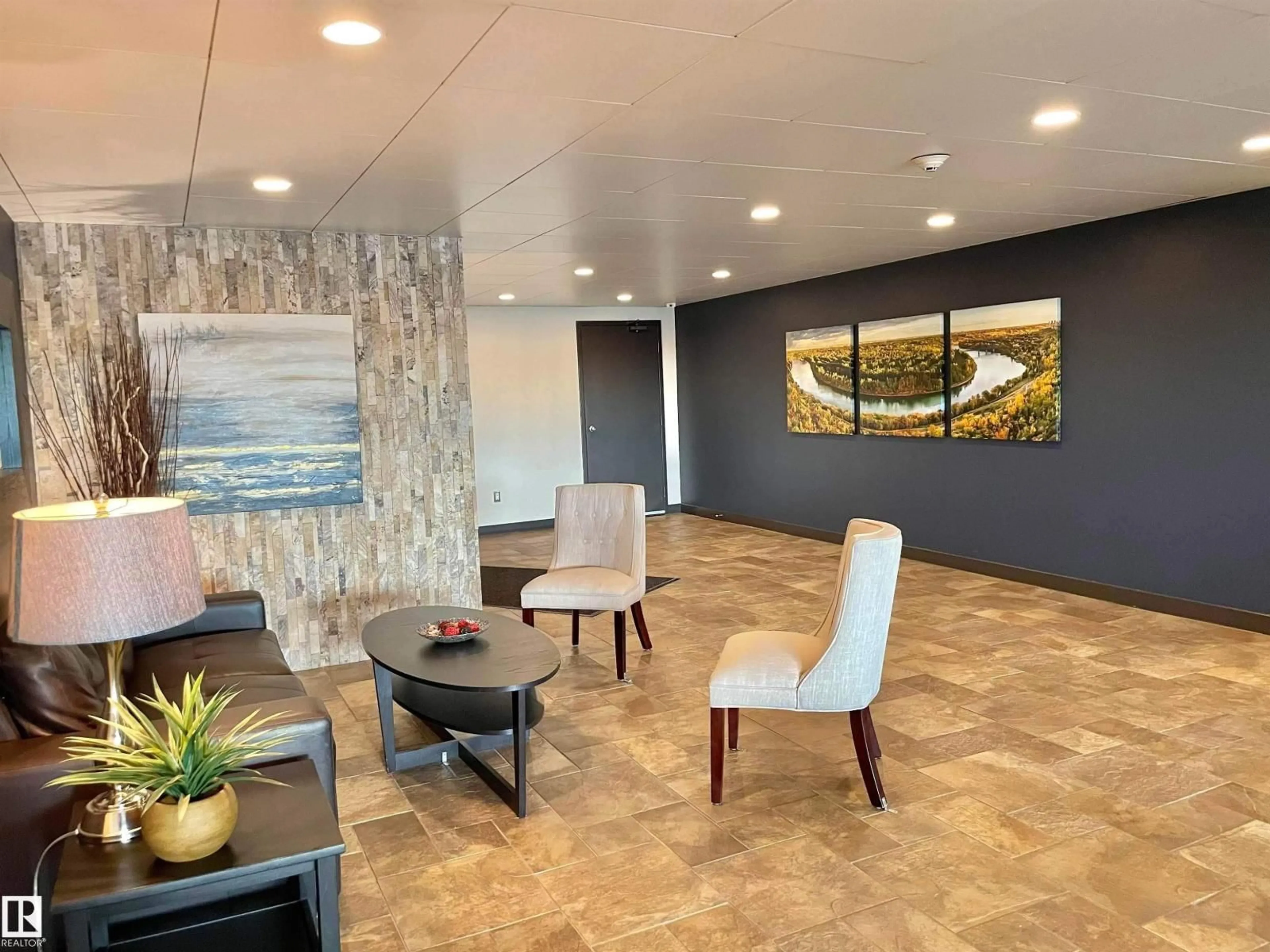 Lobby for 904 - 8220 JASPER AV, Edmonton Alberta T5H4B6