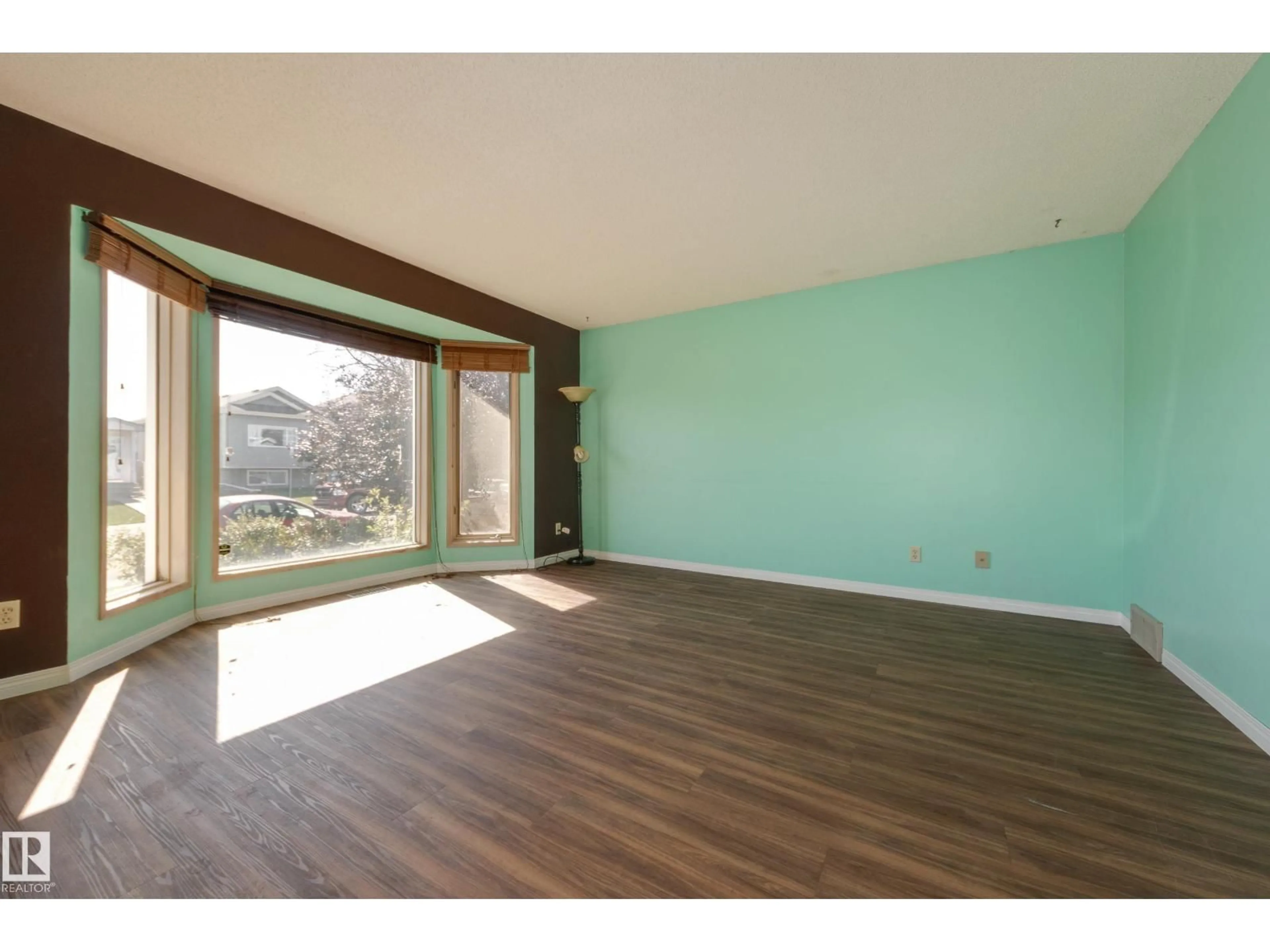 A pic of a room for 278 KIRKWOOD AV, Edmonton Alberta T6L5A8