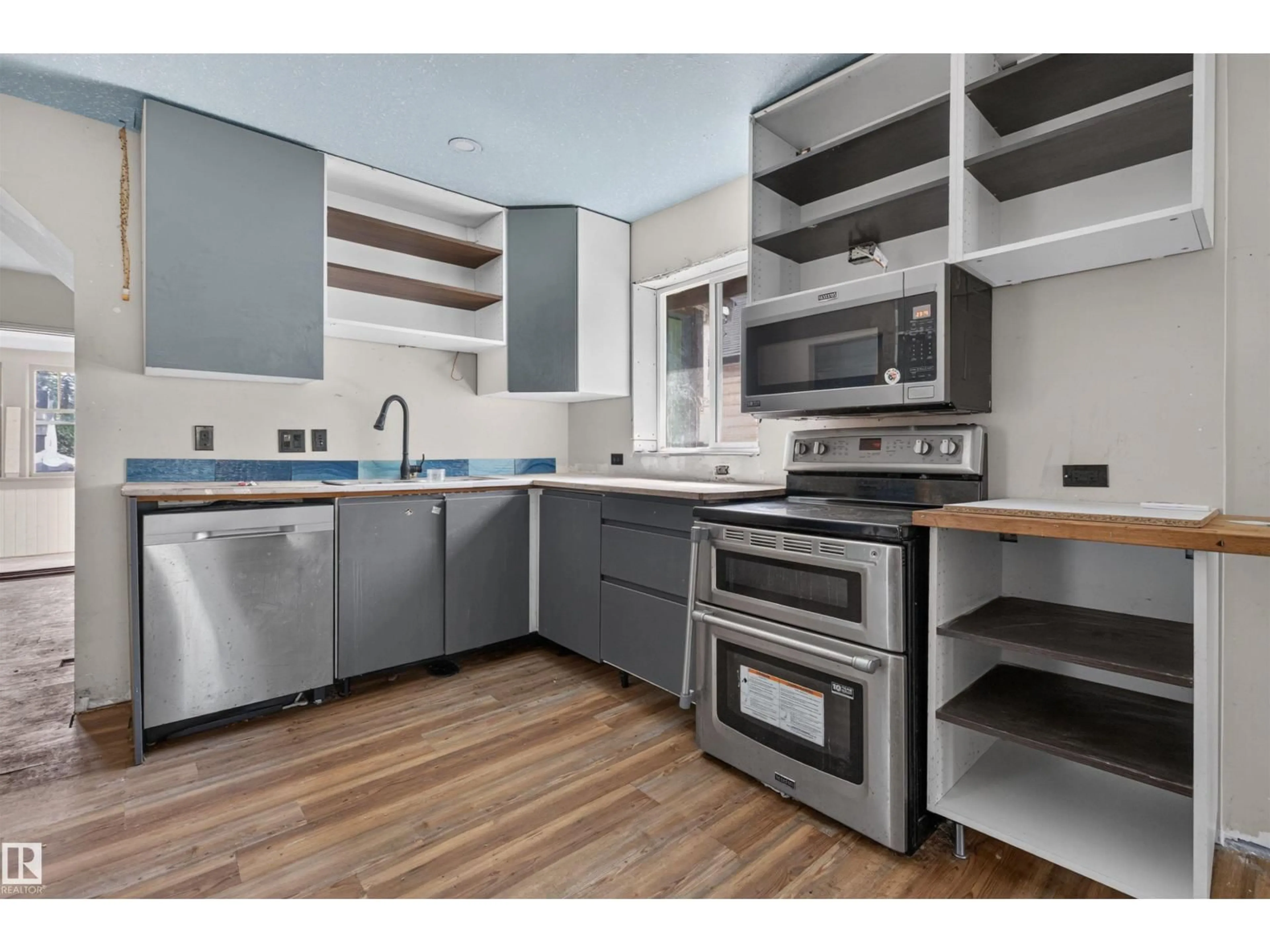 Standard kitchen, unknown for NW - 11327 89 ST, Edmonton Alberta T5B3T5