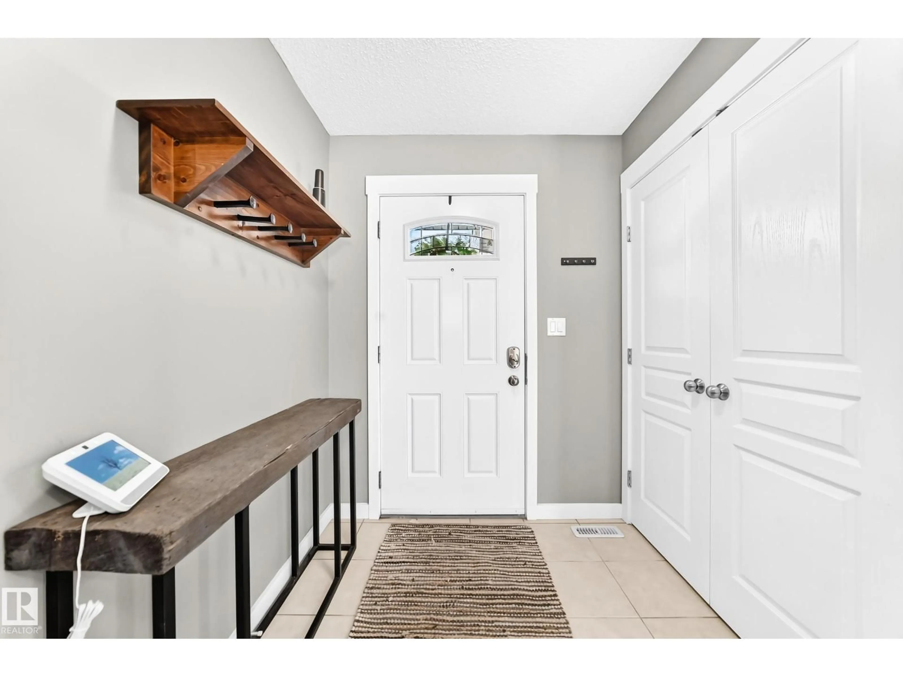 Indoor entryway for 16832 53 ST, Edmonton Alberta T5Y0R7