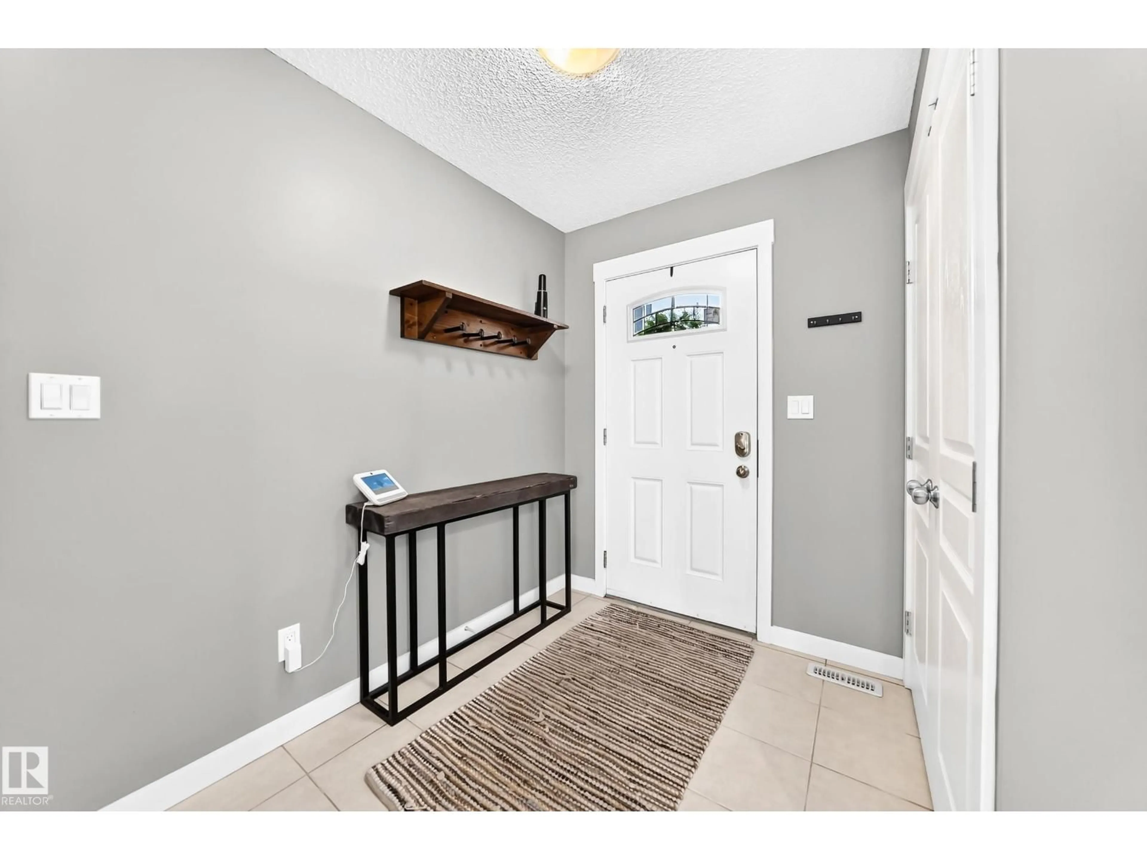 Indoor entryway for 16832 53 ST, Edmonton Alberta T5Y0R7