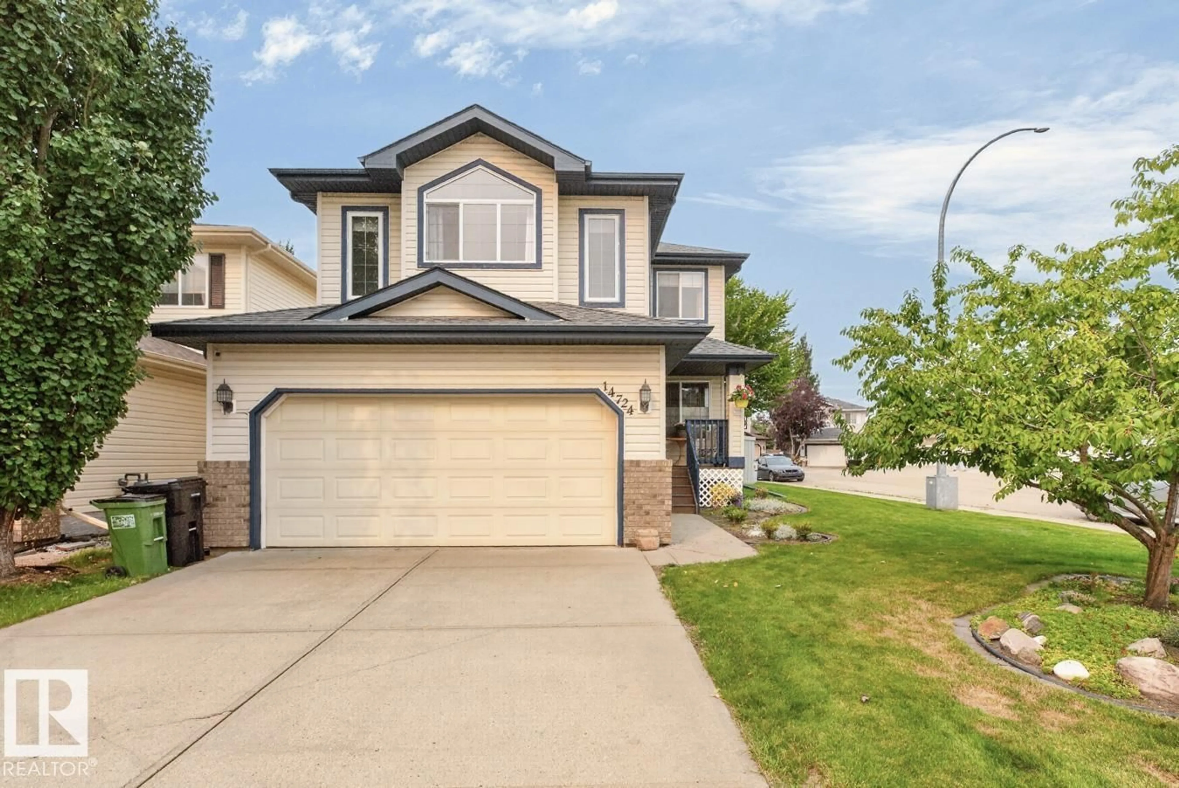 Home with vinyl exterior material, street for NW - 14724 138A ST, Edmonton Alberta T6V1S1