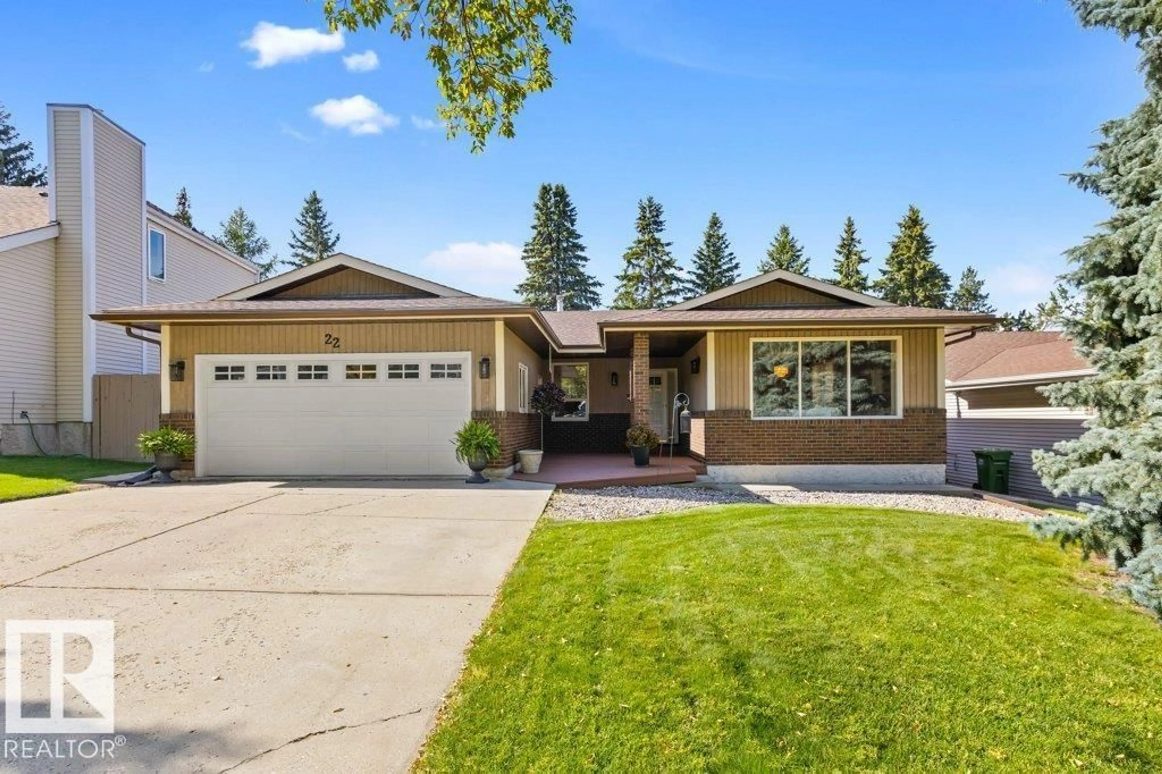 Home with vinyl exterior material, street for 22 WENTWORTH CR, St. Albert Alberta T8N3G6