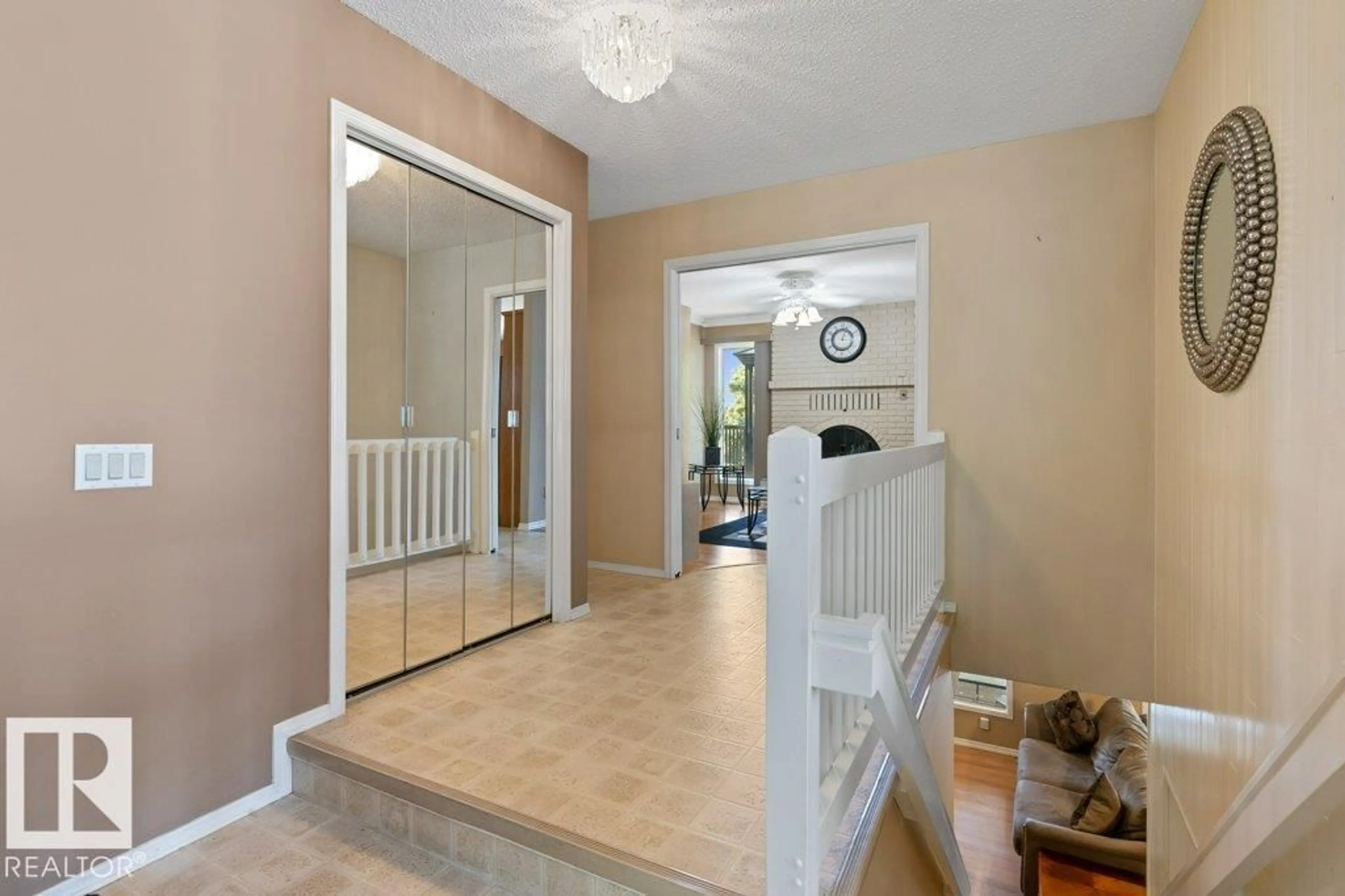 Indoor foyer for 22 WENTWORTH CR, St. Albert Alberta T8N3G6