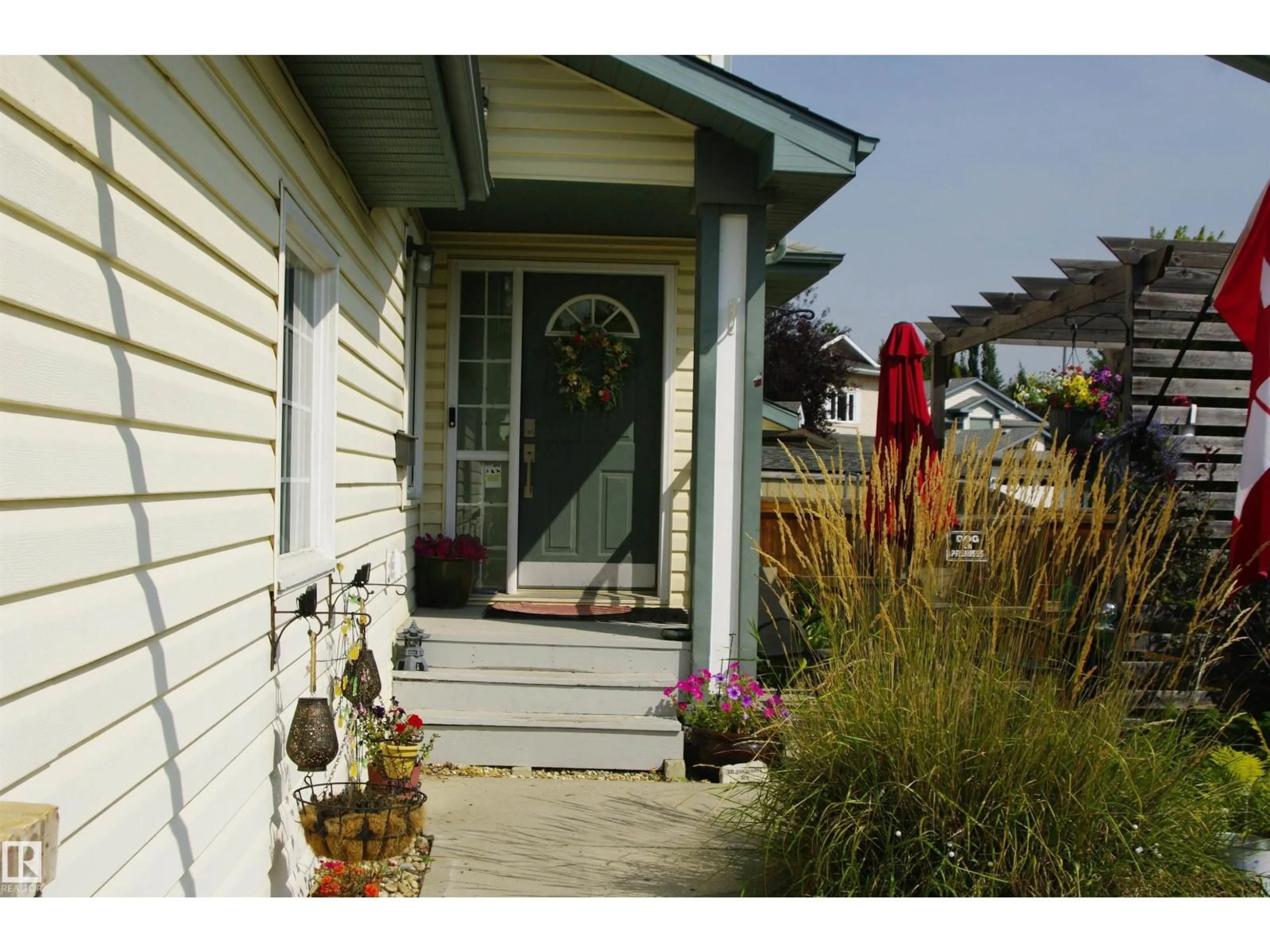 Home with vinyl exterior material, street for 25 HASEN CL, St. Albert Alberta T8N6J7