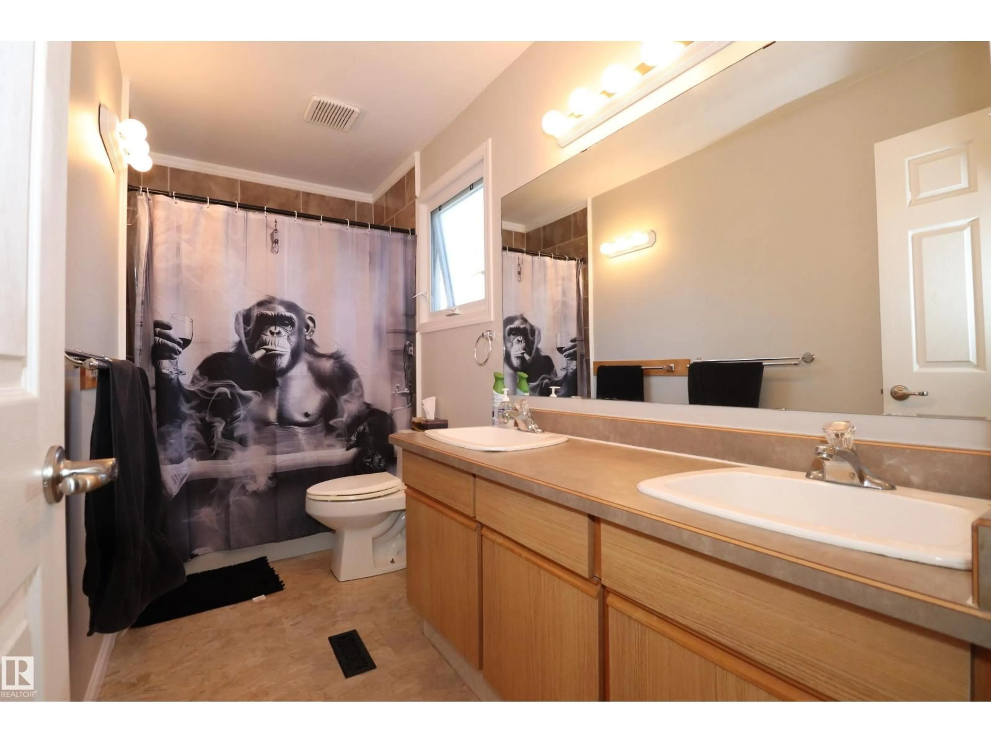 Standard bathroom, ceramic/tile floor for #26 - 4610 17 AV NW, Edmonton Alberta T6L5T1