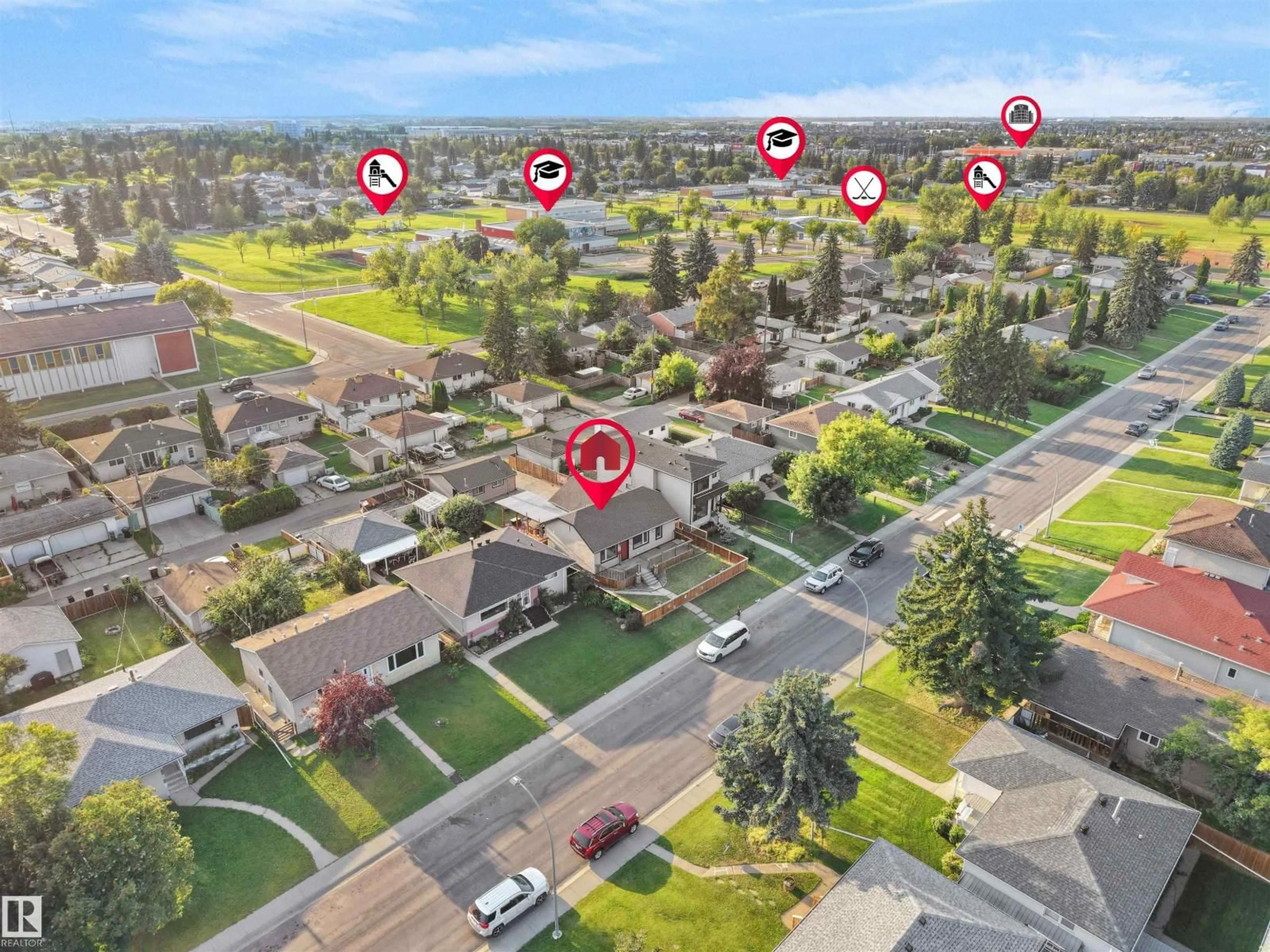 A pic from outside/outdoor area/front of a property/back of a property/a pic from drone, street for NW - 13338 131 ST, Edmonton Alberta T5L1N7