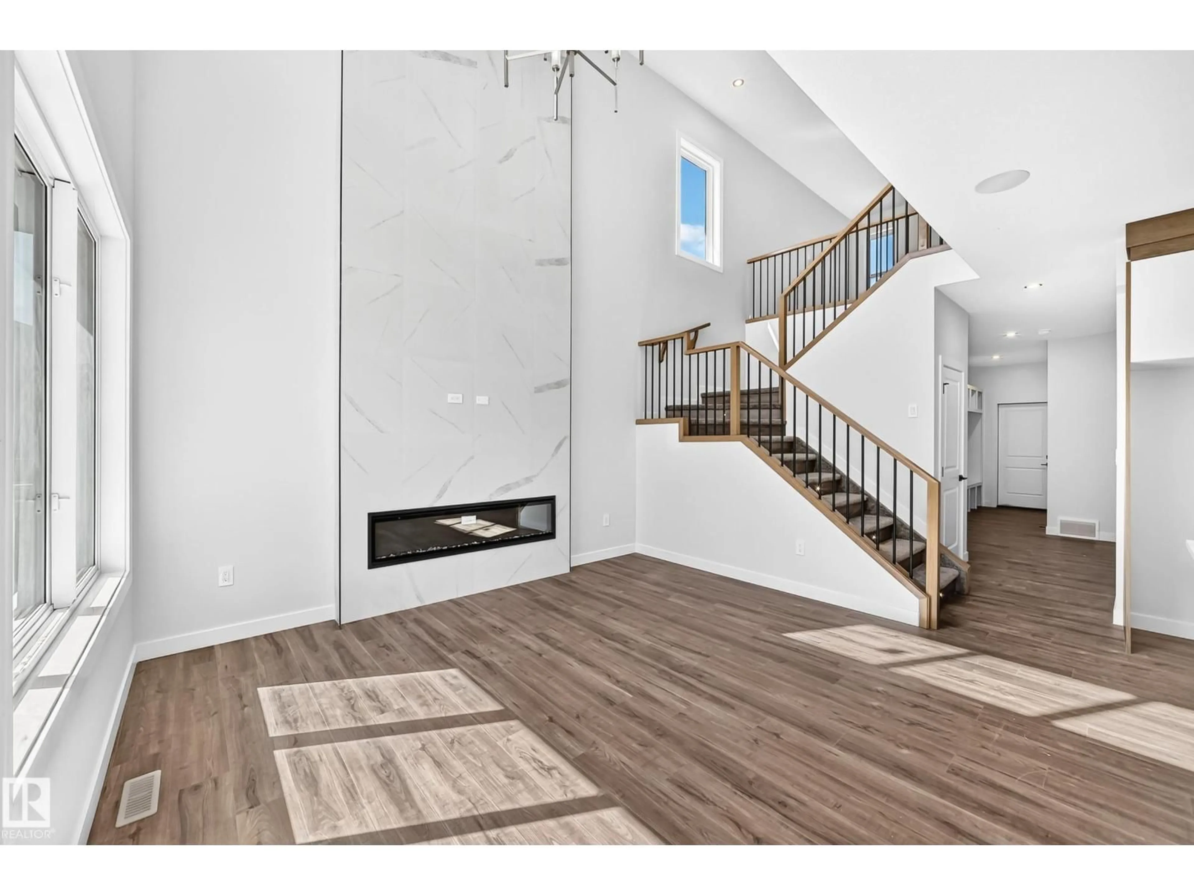 Indoor entryway for 19 TEAKWOOD TC, Spruce Grove Alberta T7X4S9