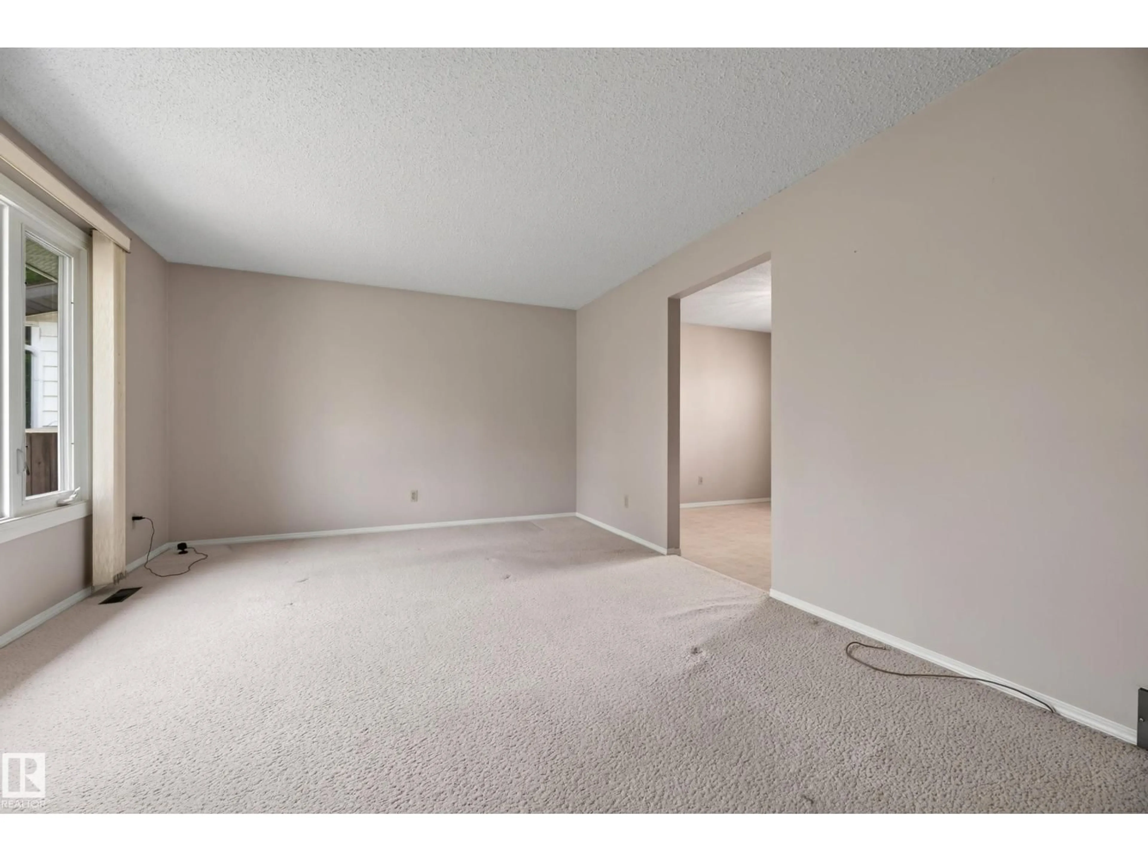 A pic of a room for 11607 139 AV, Edmonton Alberta T5X3L3