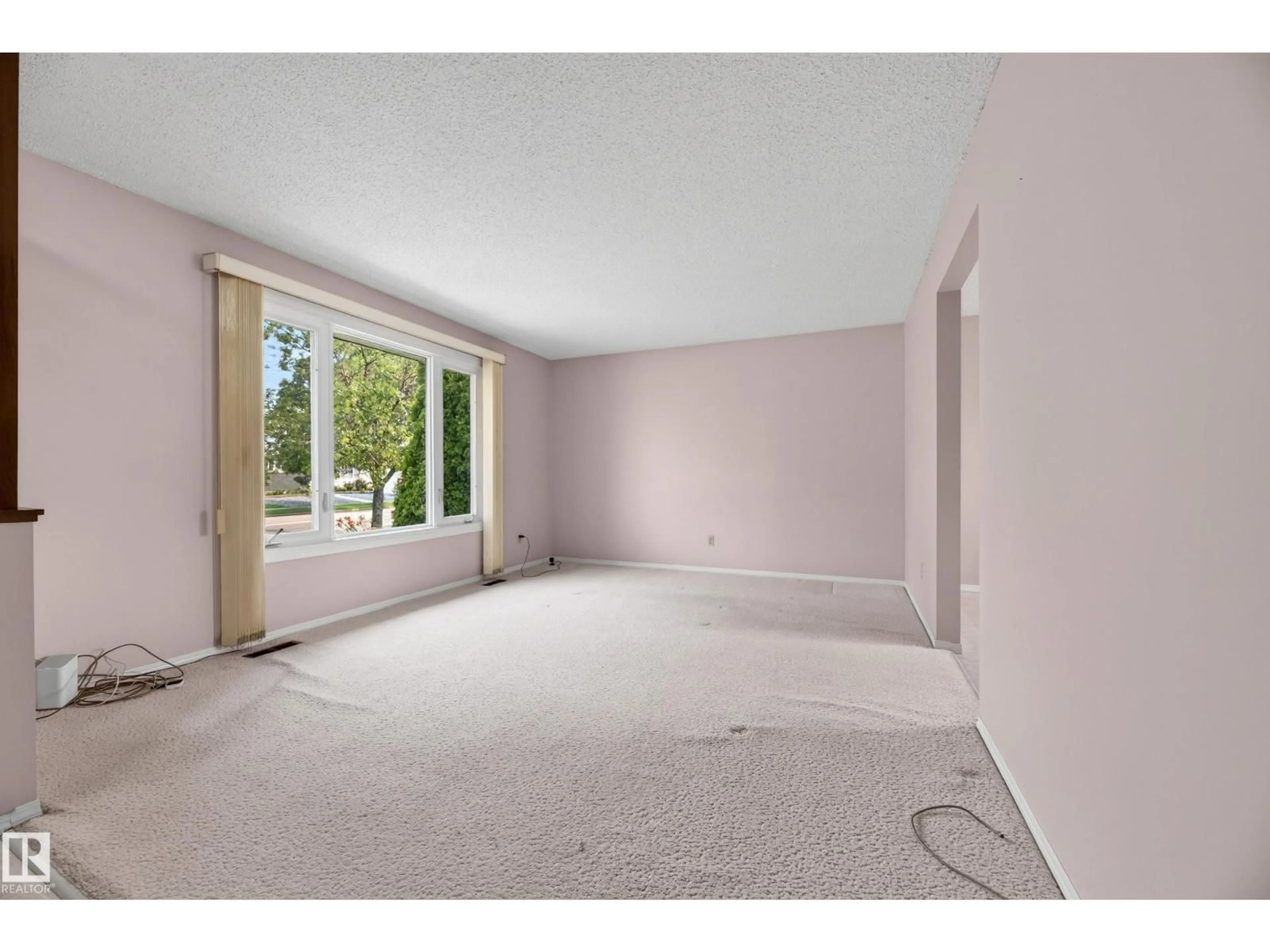 A pic of a room for 11607 139 AV, Edmonton Alberta T5X3L3