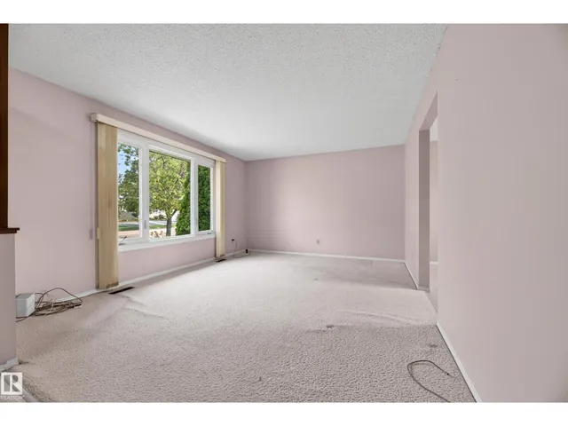 11607 139 AV, Edmonton 4