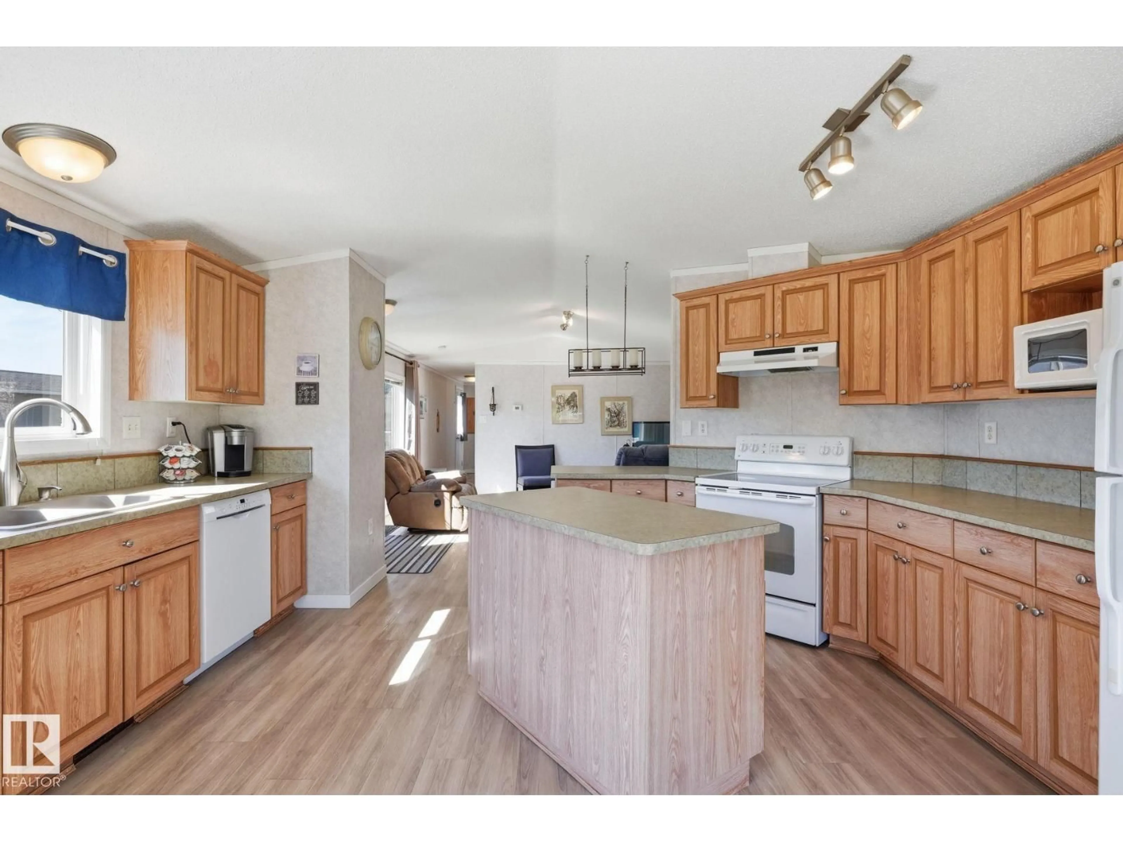 Open concept kitchen, unknown for 234 OAK WOOD DR, Edmonton Alberta T6P0A3