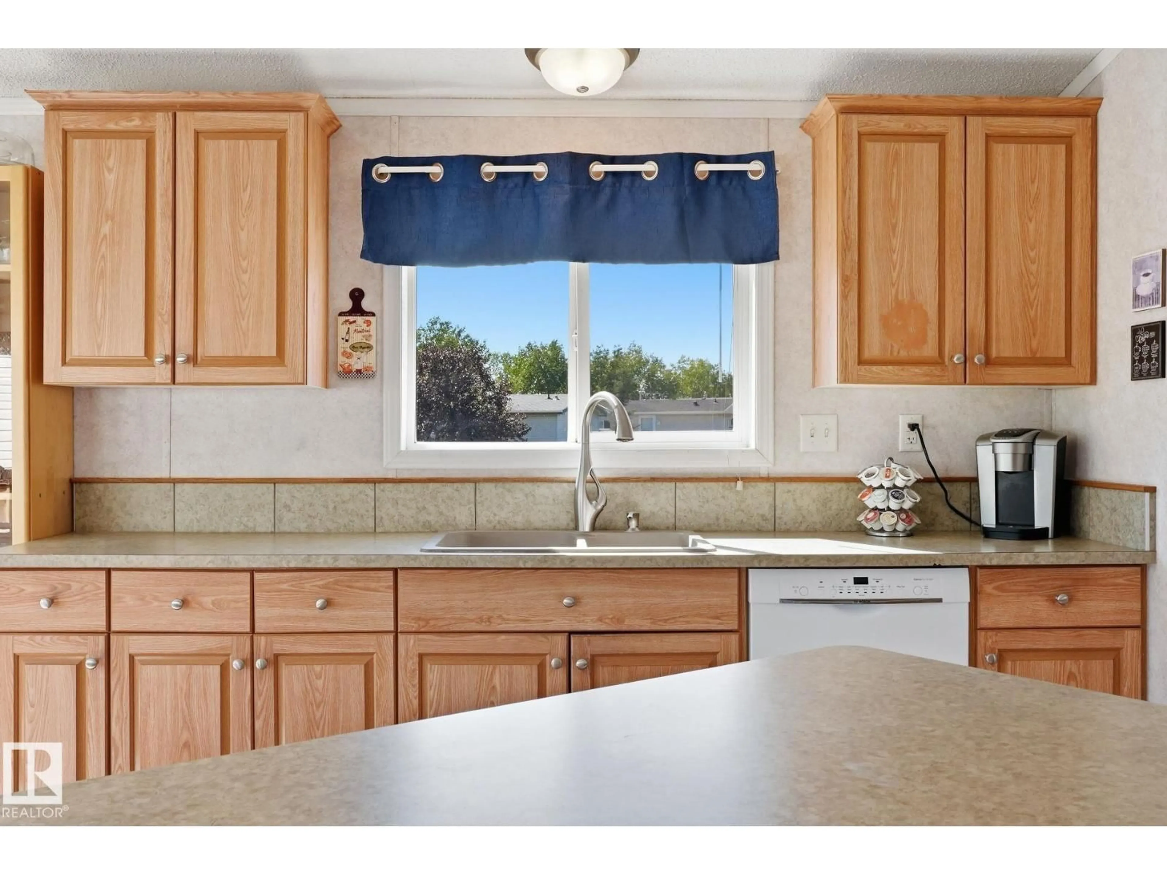 Standard kitchen, unknown for 234 OAK WOOD DR, Edmonton Alberta T6P0A3