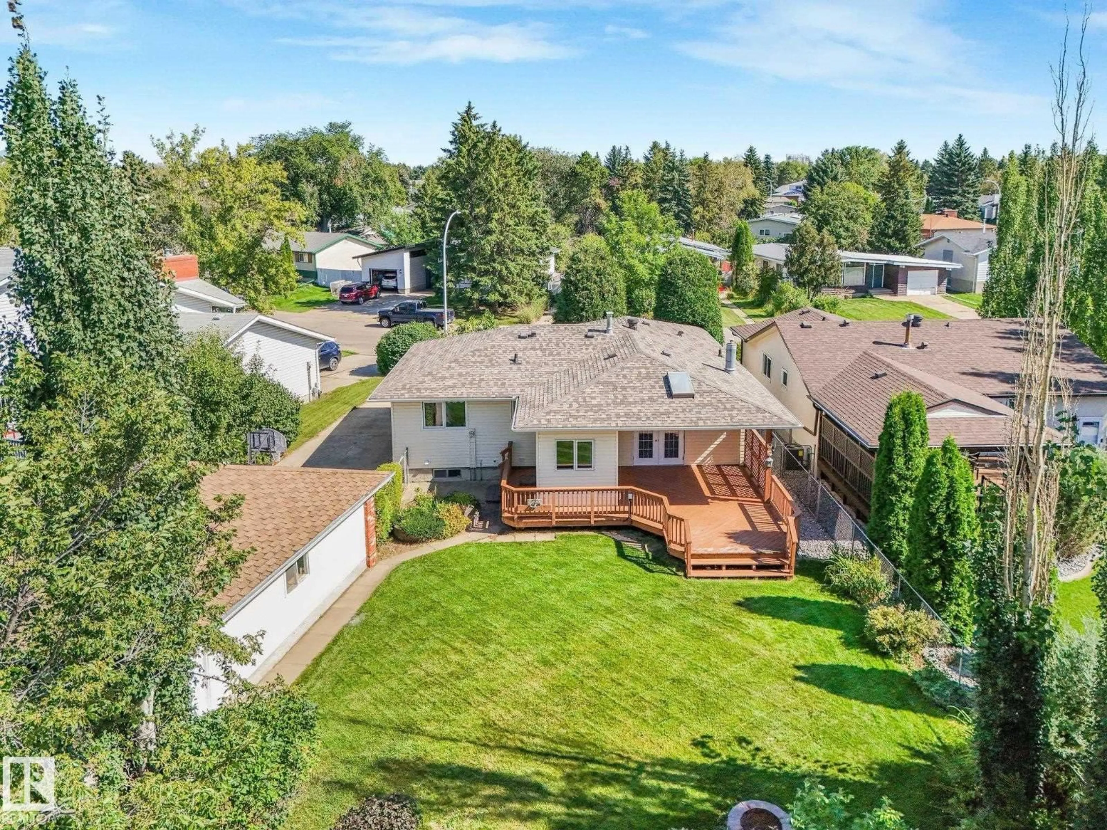 A pic from outside/outdoor area/front of a property/back of a property/a pic from drone, mountain view for 3436 86 ST, Edmonton Alberta T6K0H8