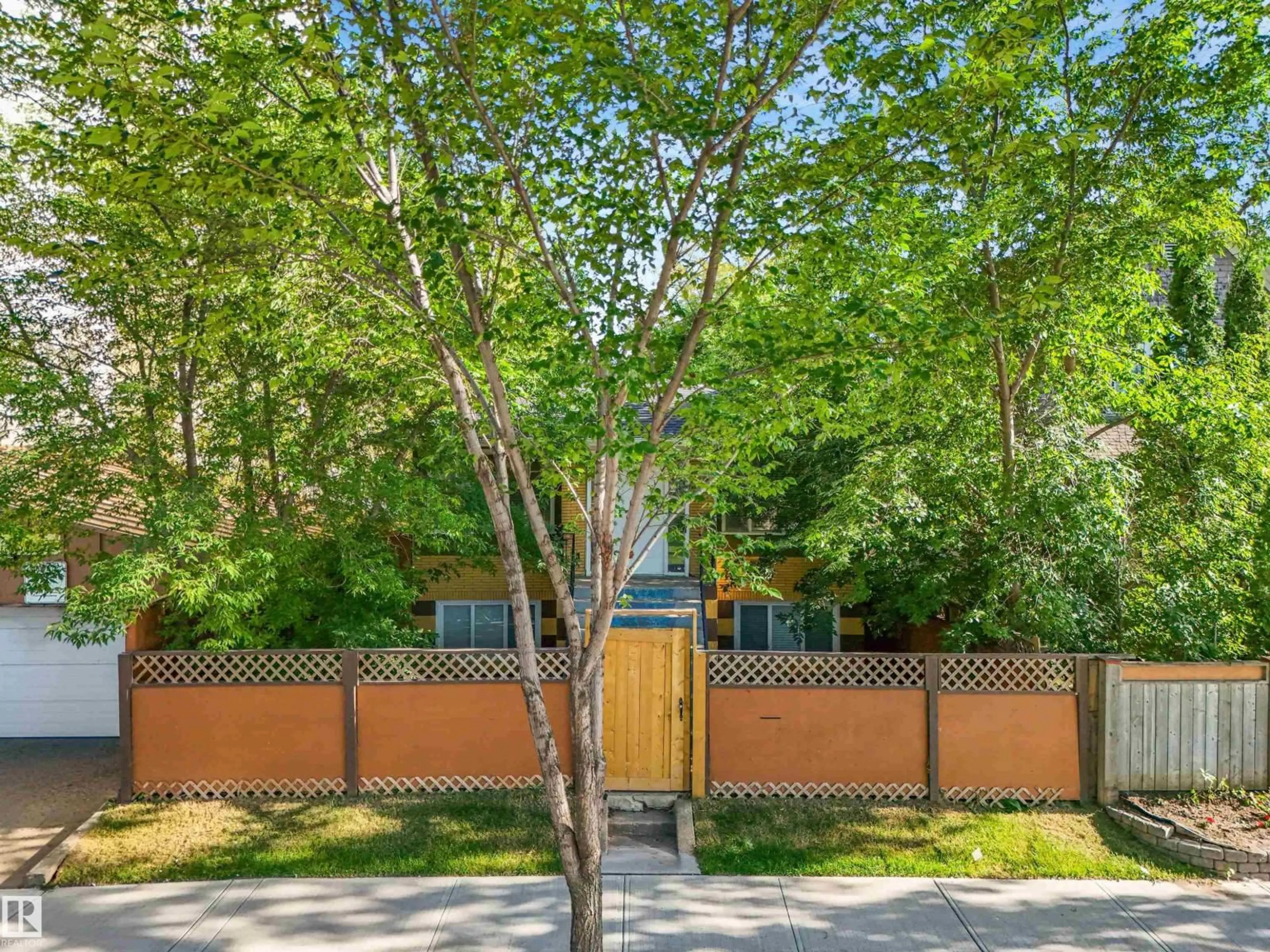 Unknown for 9347 105 AV NW, Edmonton Alberta T5H0J7