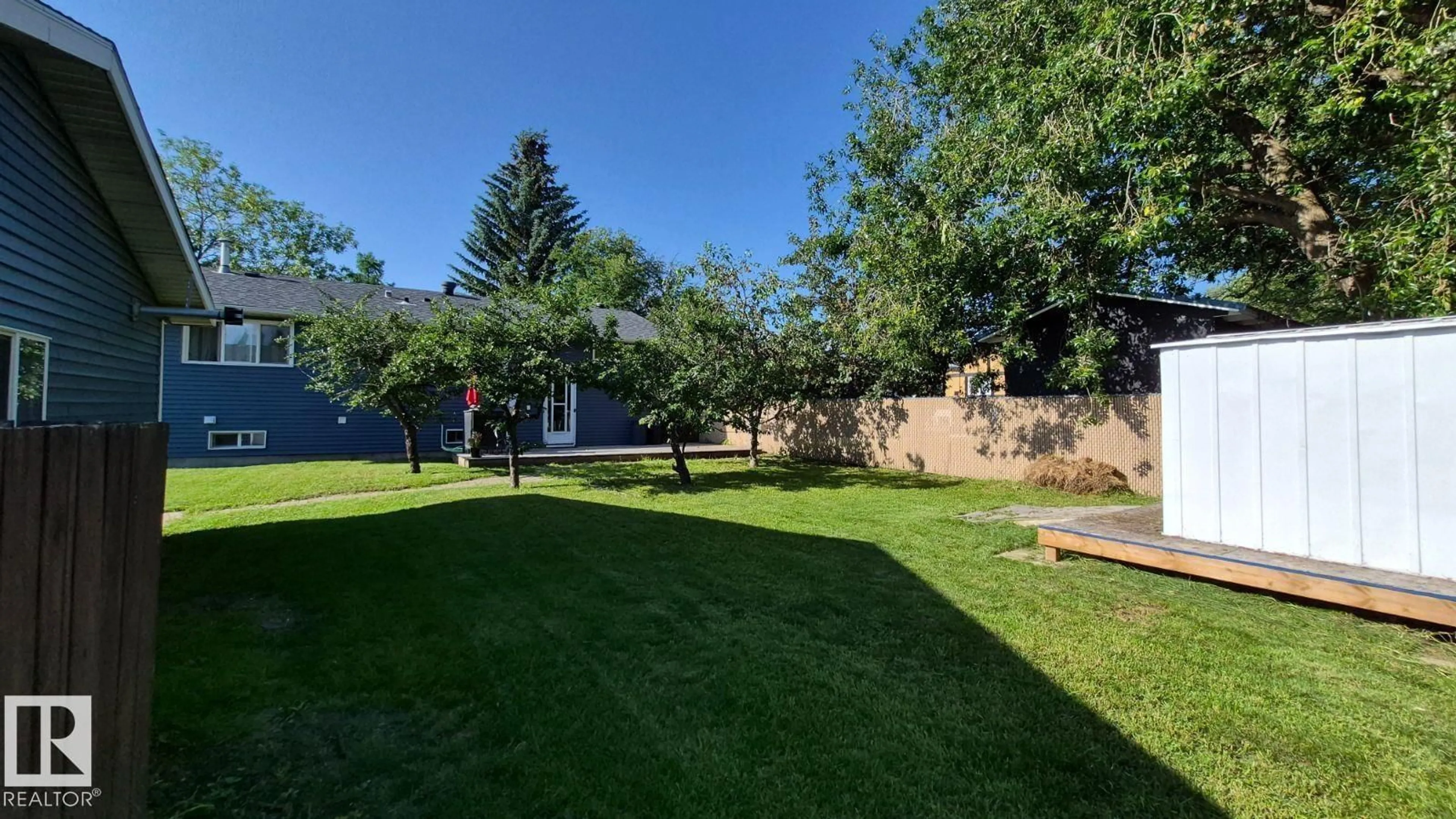 A pic from outside/outdoor area/front of a property/back of a property/a pic from drone, unknown for 5201 56A ST, Beaumont Alberta T4X1B4