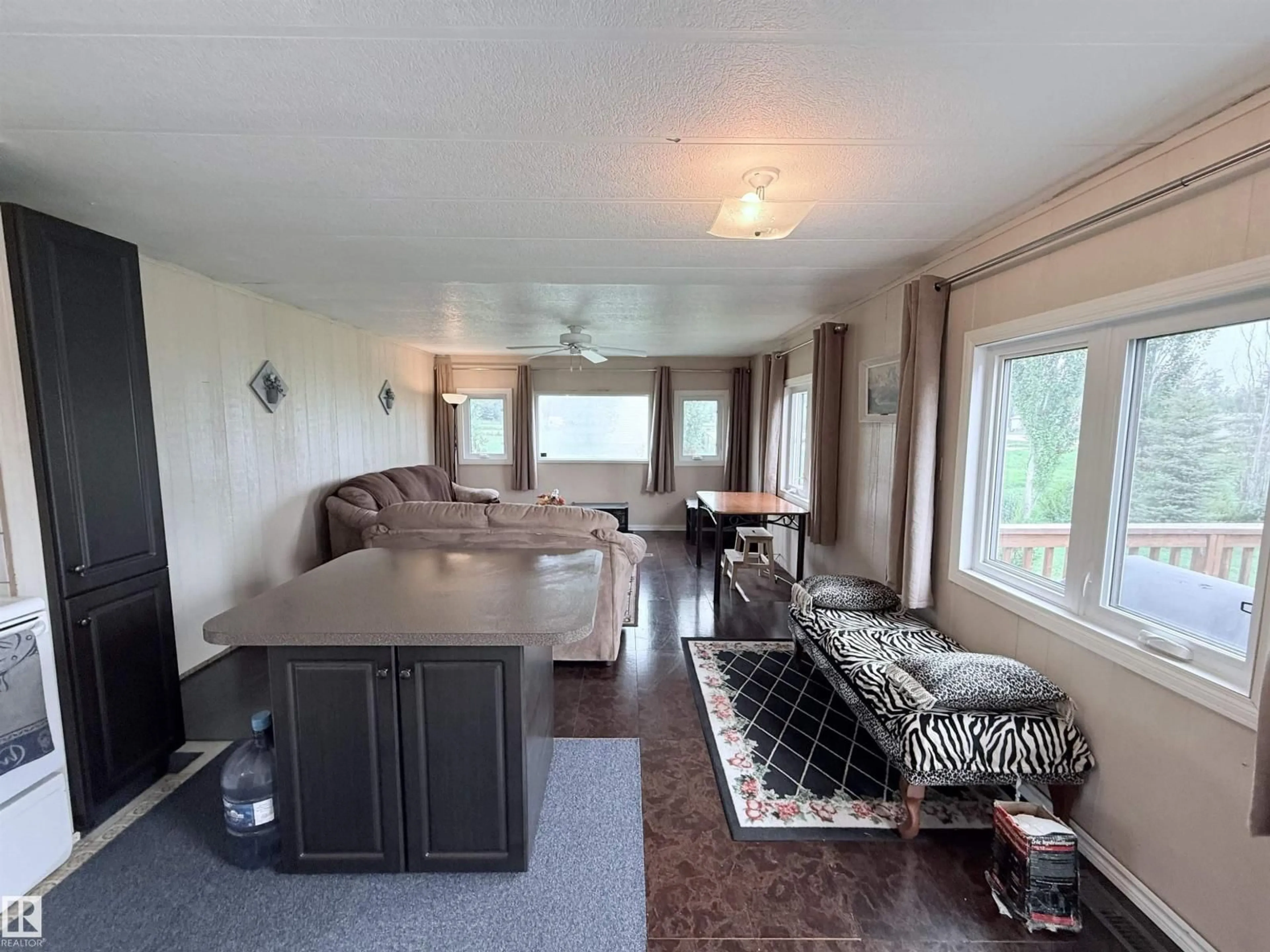 Living room with furniture, unknown for 3040 CENTRAL DR, Rural Opportunity M.D. Alberta T0G0K0