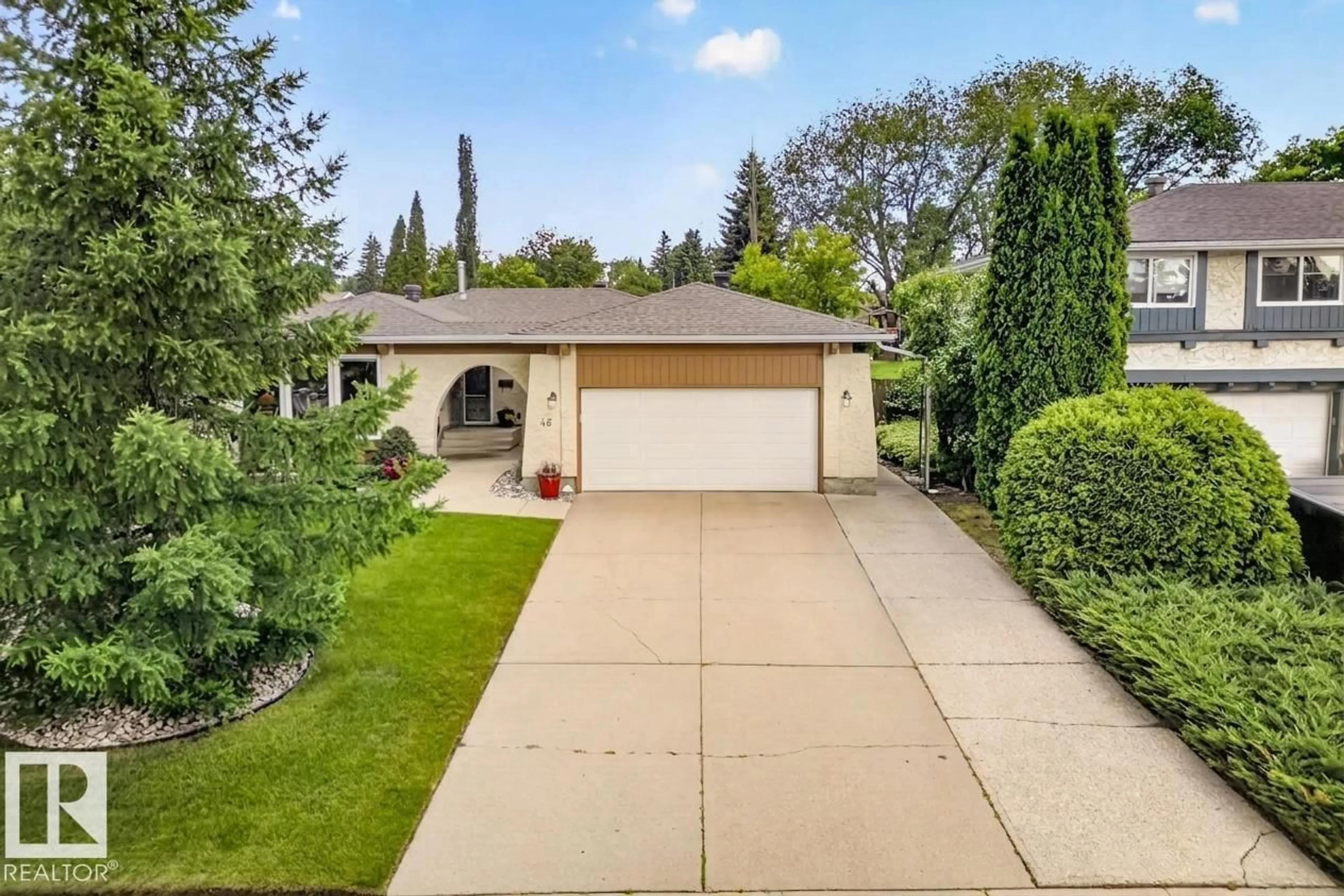A pic from outside/outdoor area/front of a property/back of a property/a pic from drone, street for 46 GROVELAND RD, Sherwood Park Alberta T8A3G6