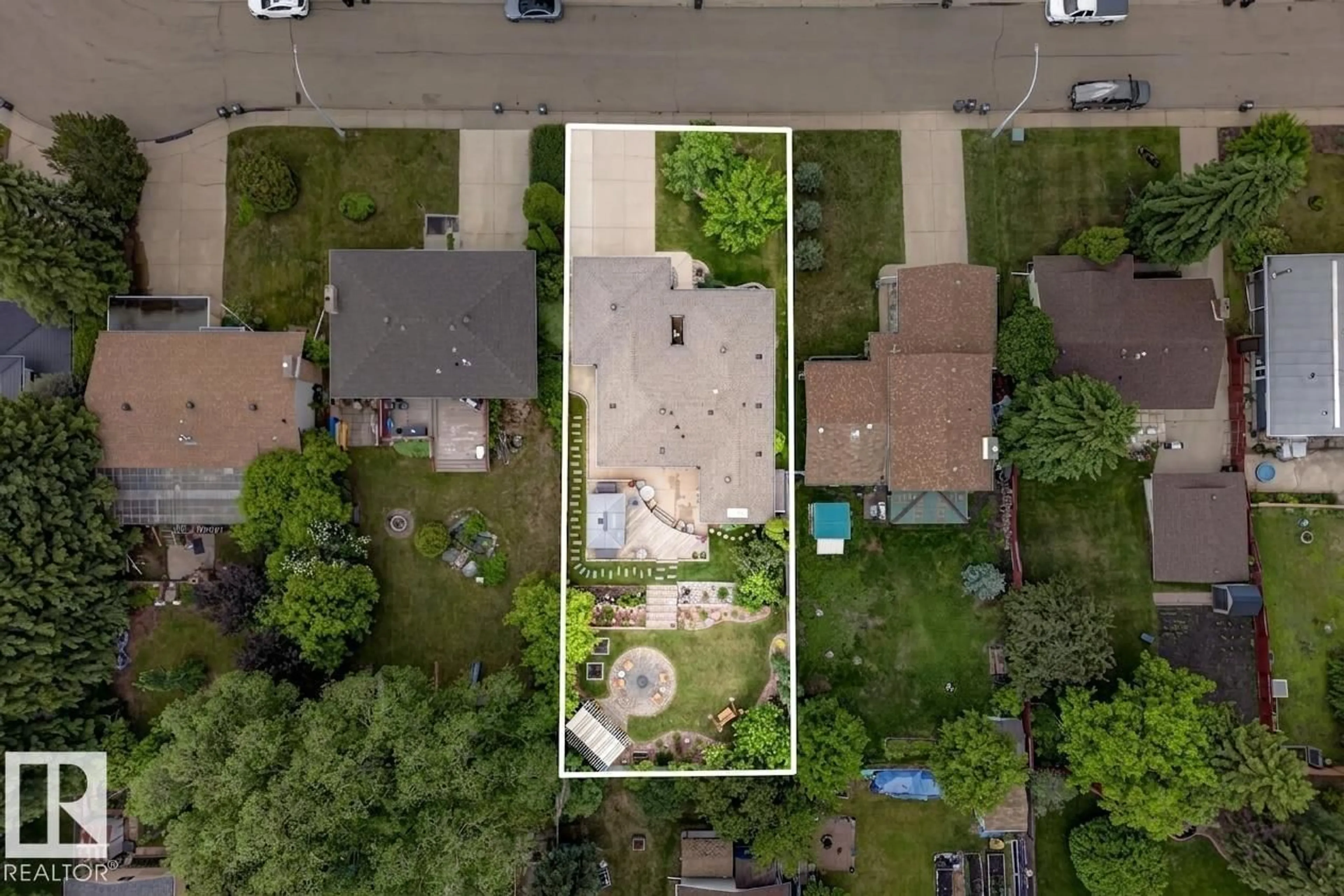 A pic from outside/outdoor area/front of a property/back of a property/a pic from drone, street for 46 GROVELAND RD, Sherwood Park Alberta T8A3G6