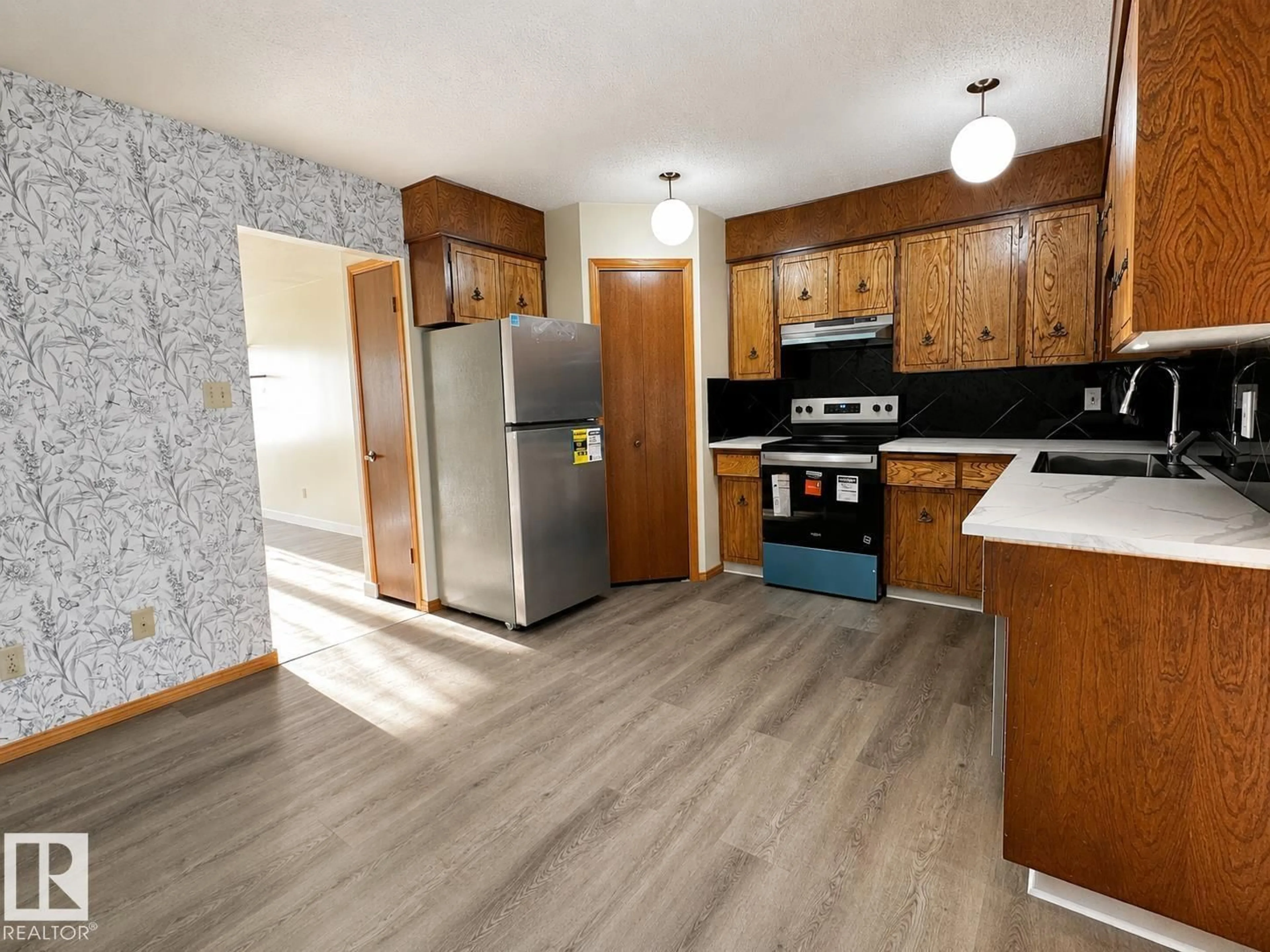 Standard kitchen, unknown for 13110 31 ST, Edmonton Alberta T5A3A4