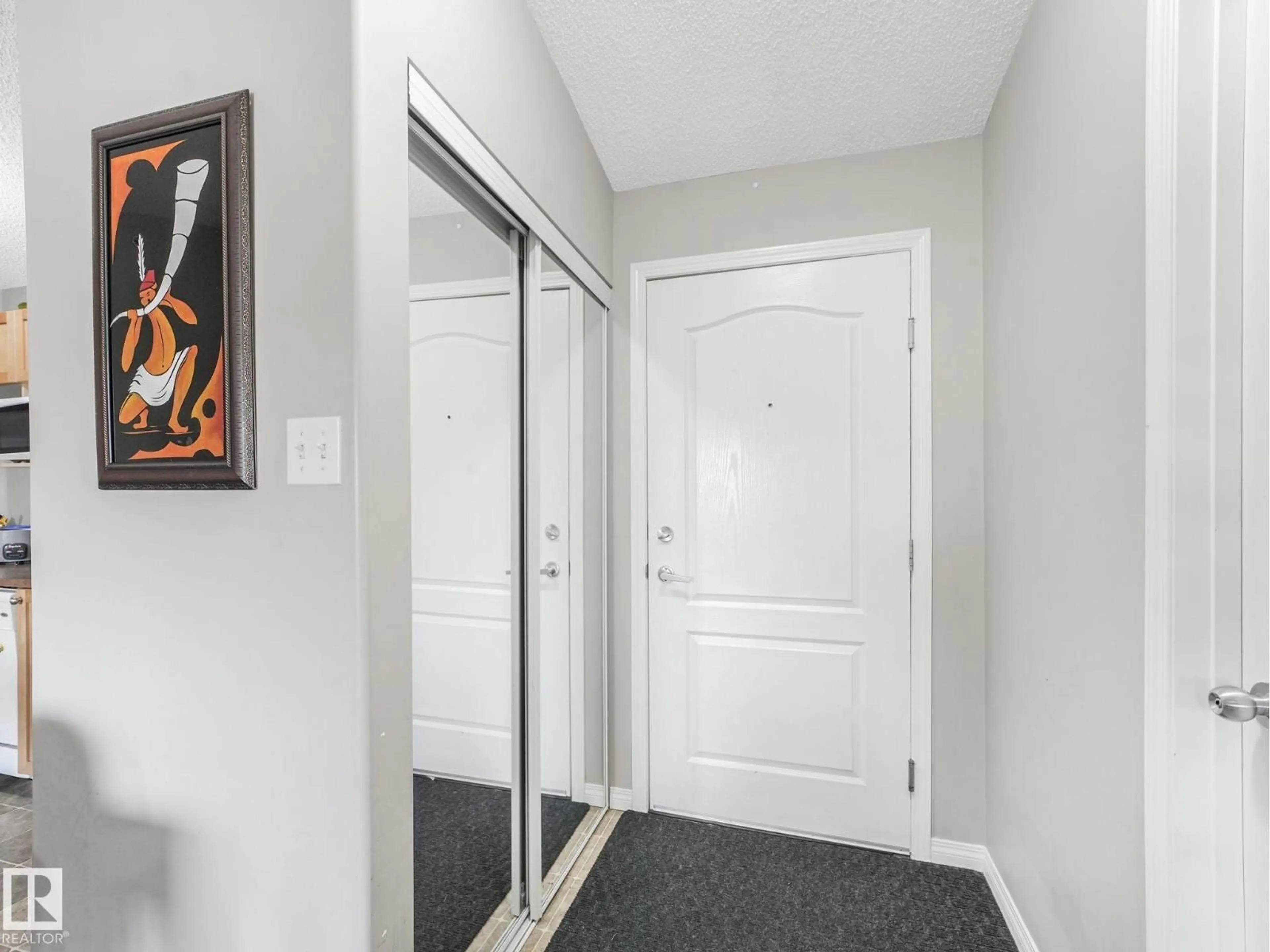 Indoor entryway for 9363 - 1437 SIMPSON DR, Edmonton Alberta T6R0N2
