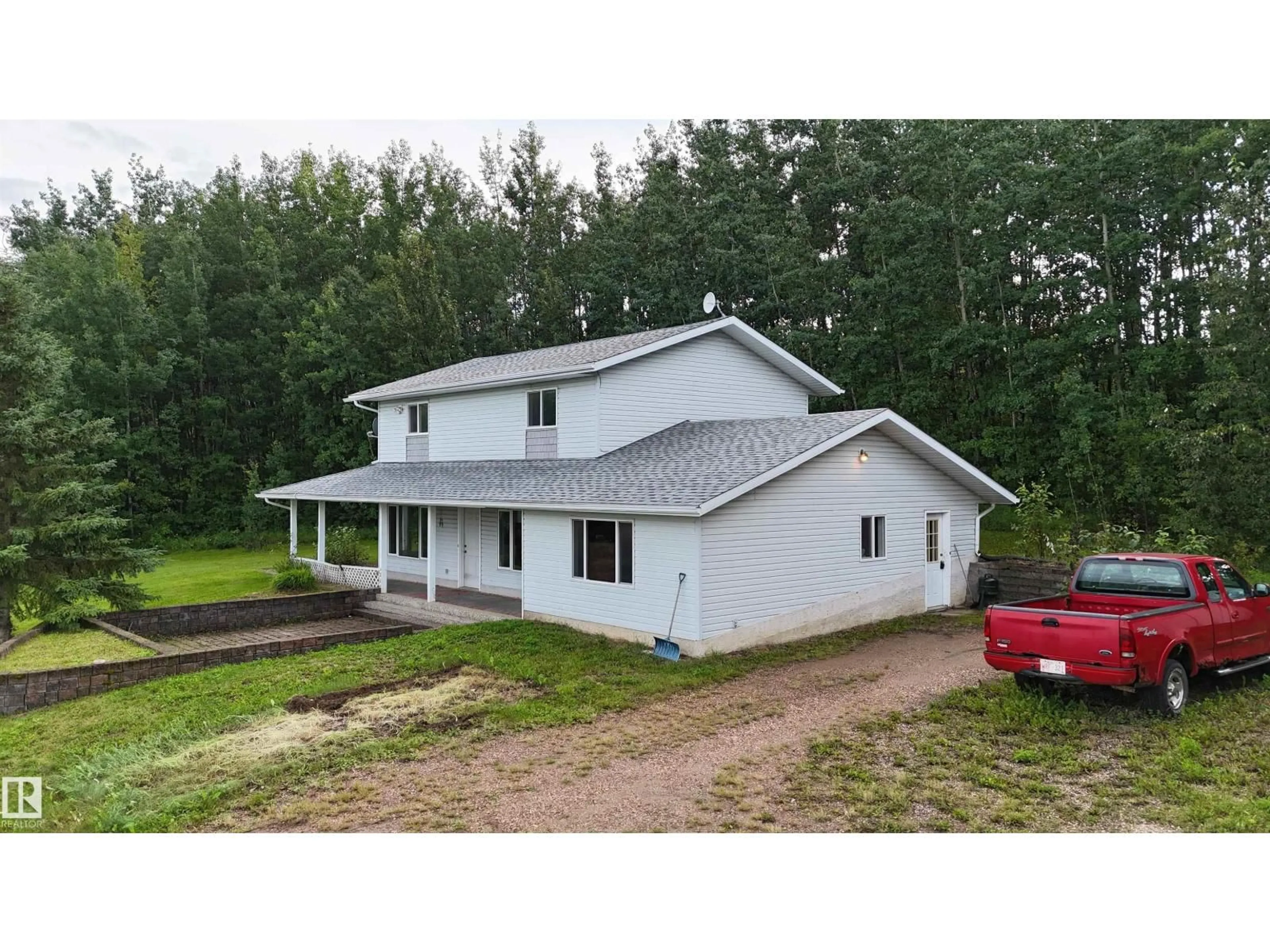A pic from outside/outdoor area/front of a property/back of a property/a pic from drone, building for 85 660007 RGE ROAD 224, Athabasca Town Alberta T9S1B4