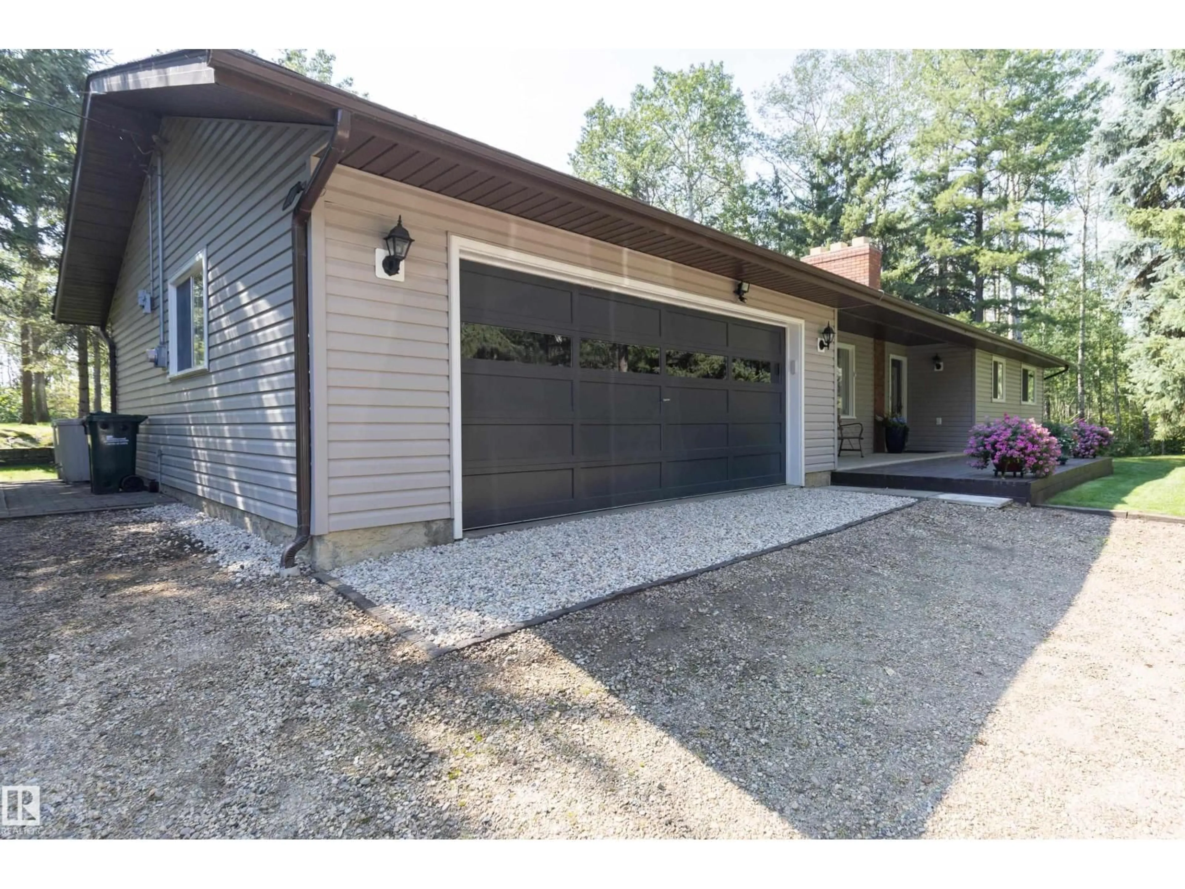 Indoor garage for 52356 - 37 RGE ROAD 221, Rural Strathcona County Alberta T8E1E2