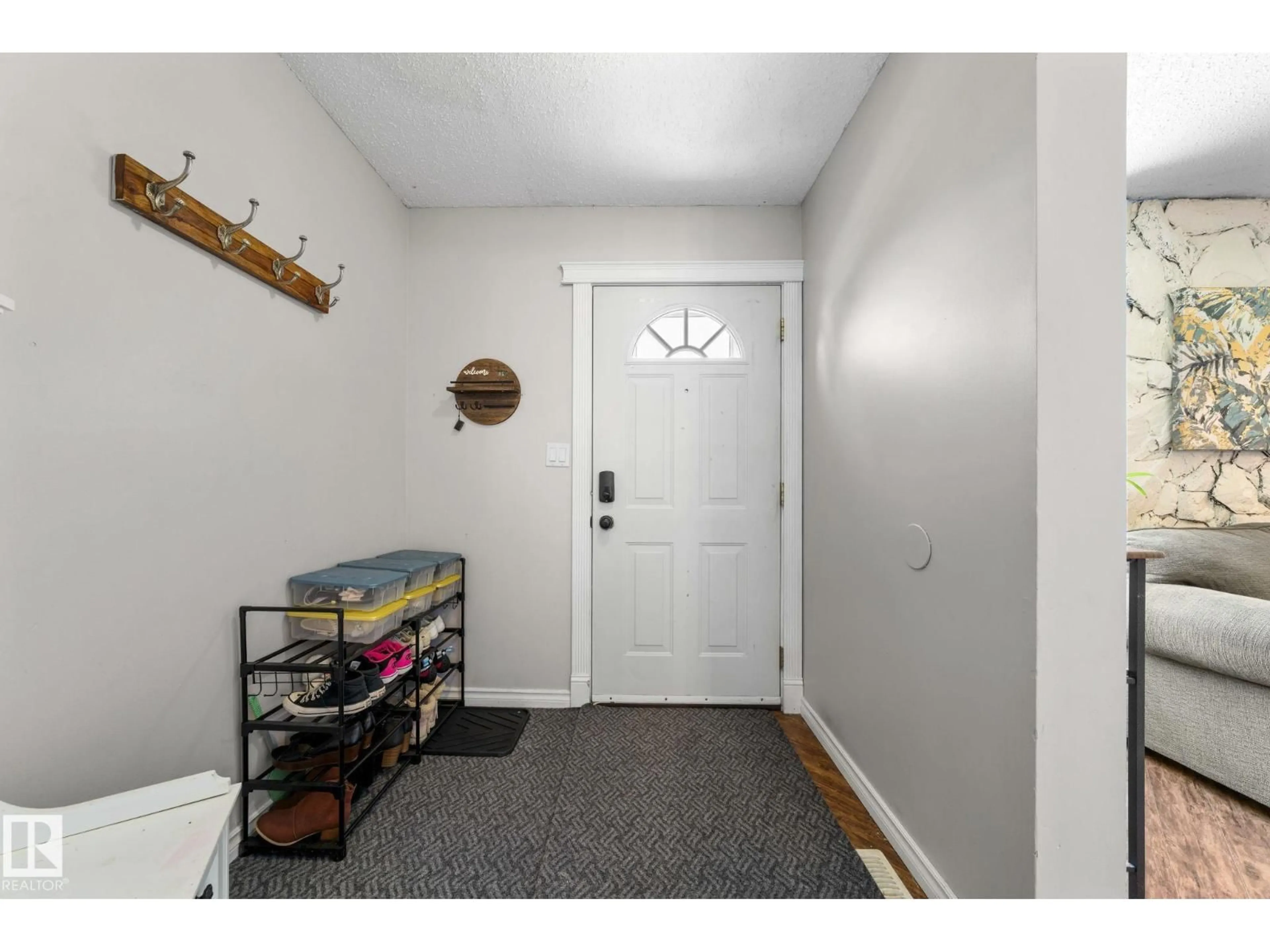 Indoor entryway for NW - 17123 109 ST, Edmonton Alberta T5X3E2